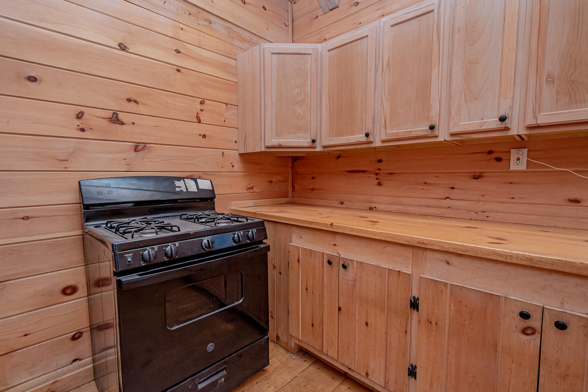 593 Park Street Property Photo 8