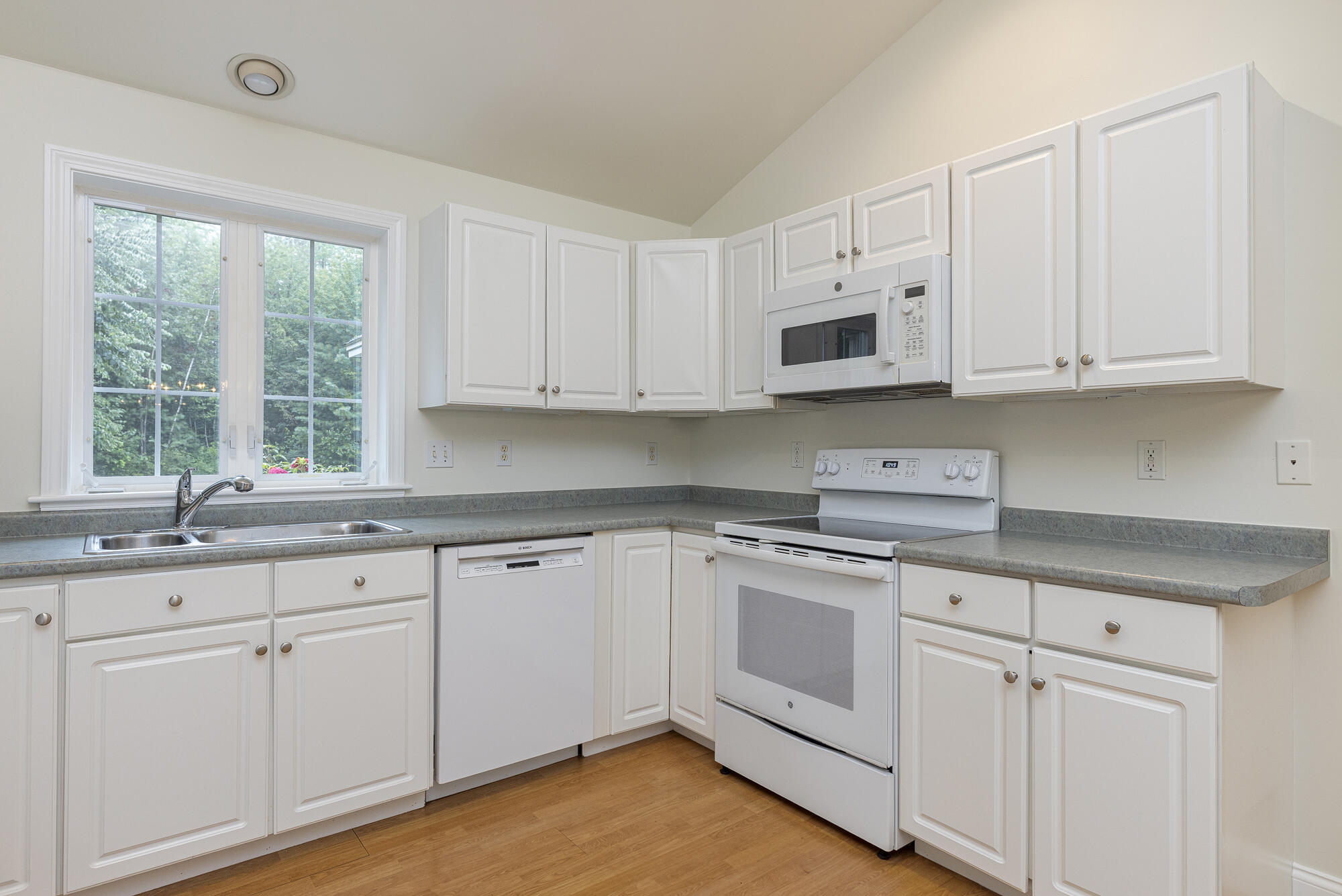 30 Honeysuckle Lane Property Photo 16