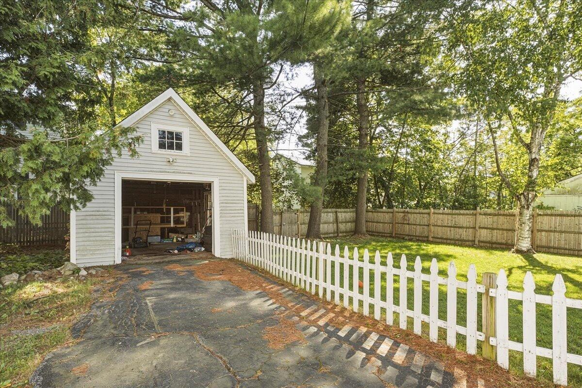 72 Oak Street Property Photo 3