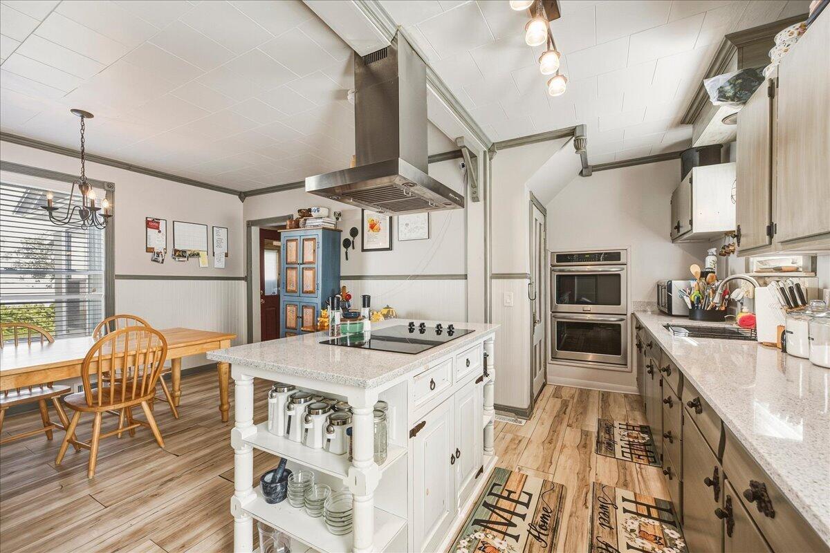 72 Oak Street Property Photo 4