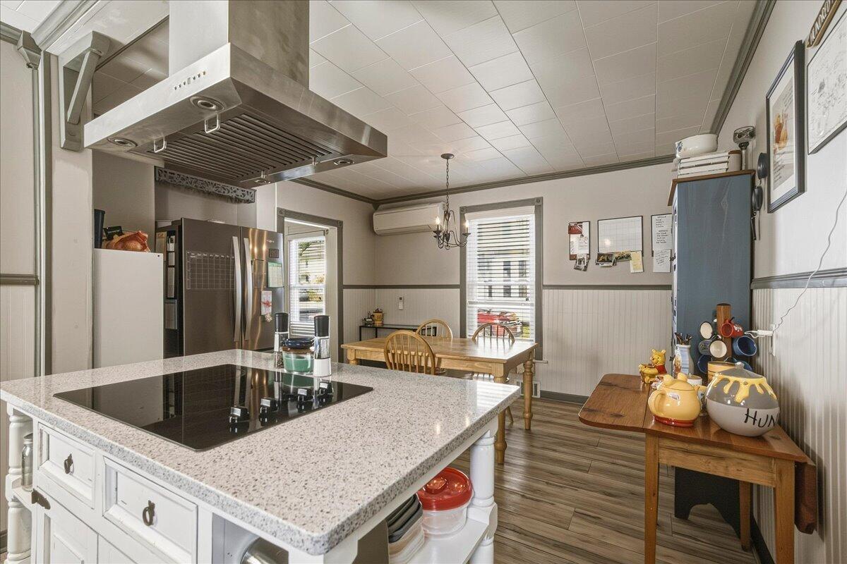 72 Oak Street Property Photo 6