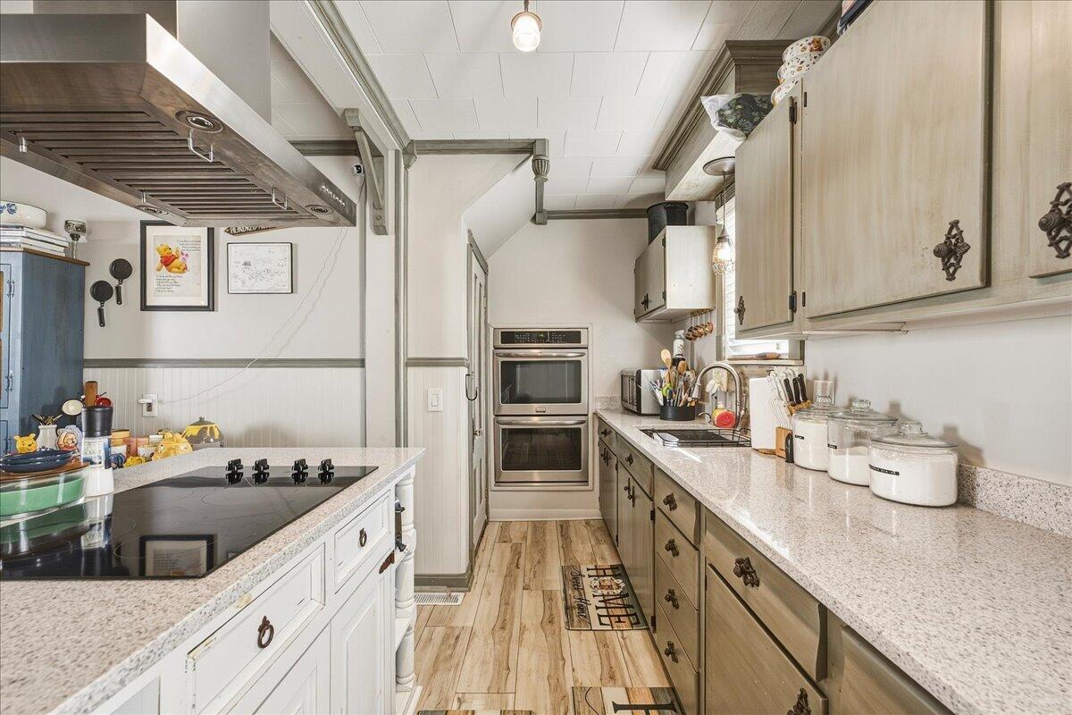 72 Oak Street Property Photo 16