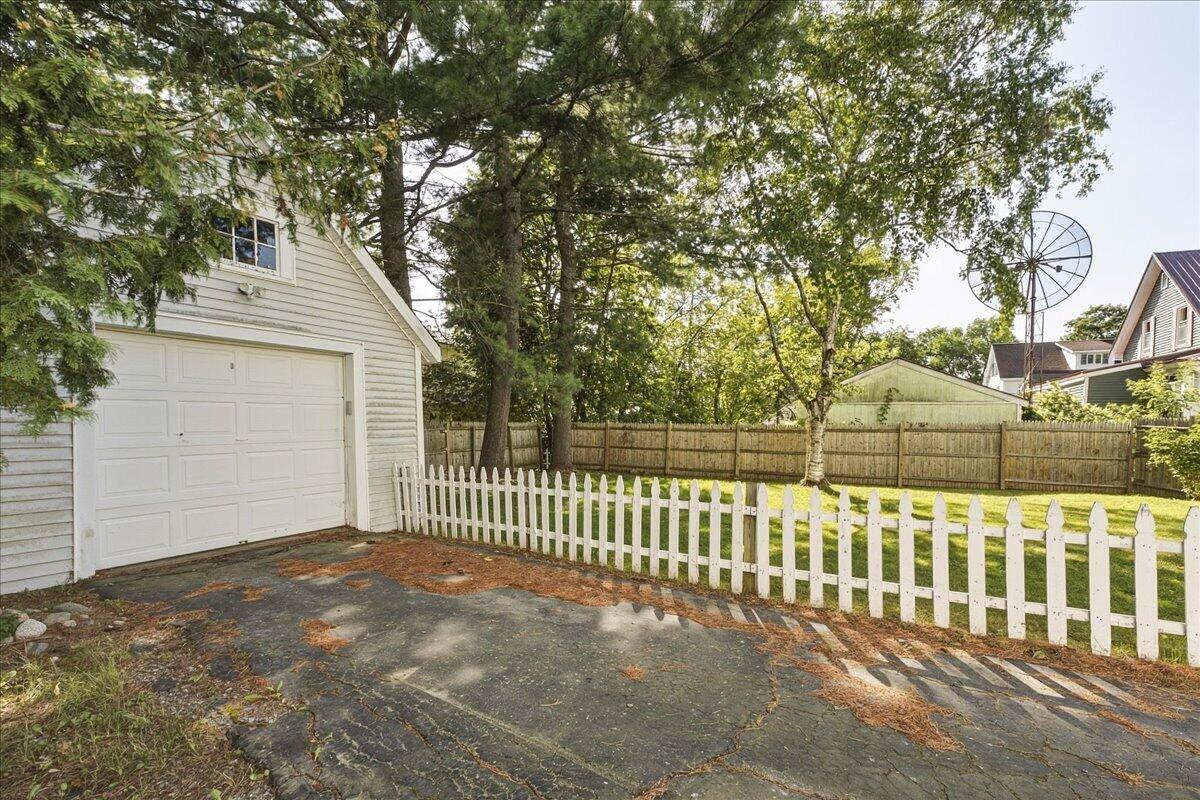72 Oak Street Property Photo 56