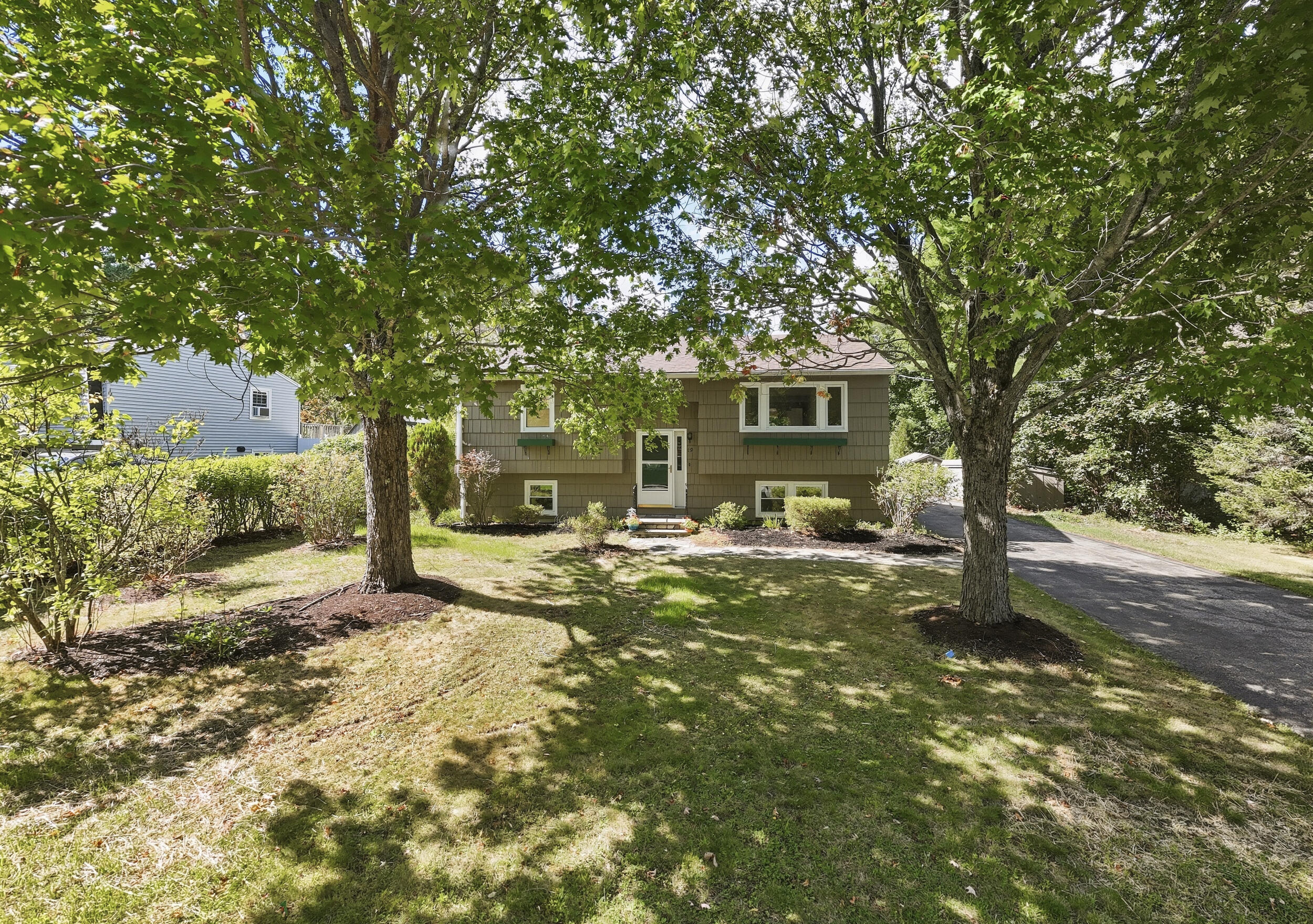 19 Ellen Circle Property Photo 1