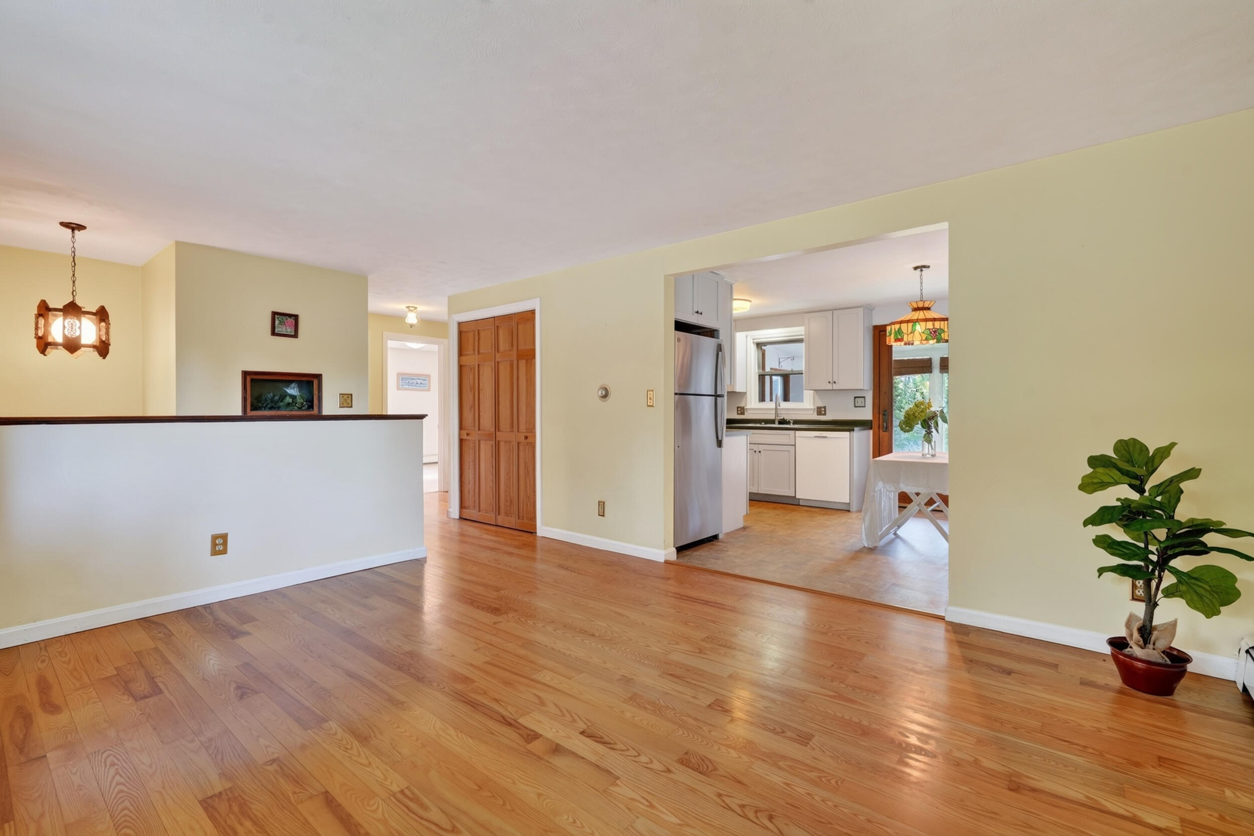 19 Ellen Circle Property Photo 3