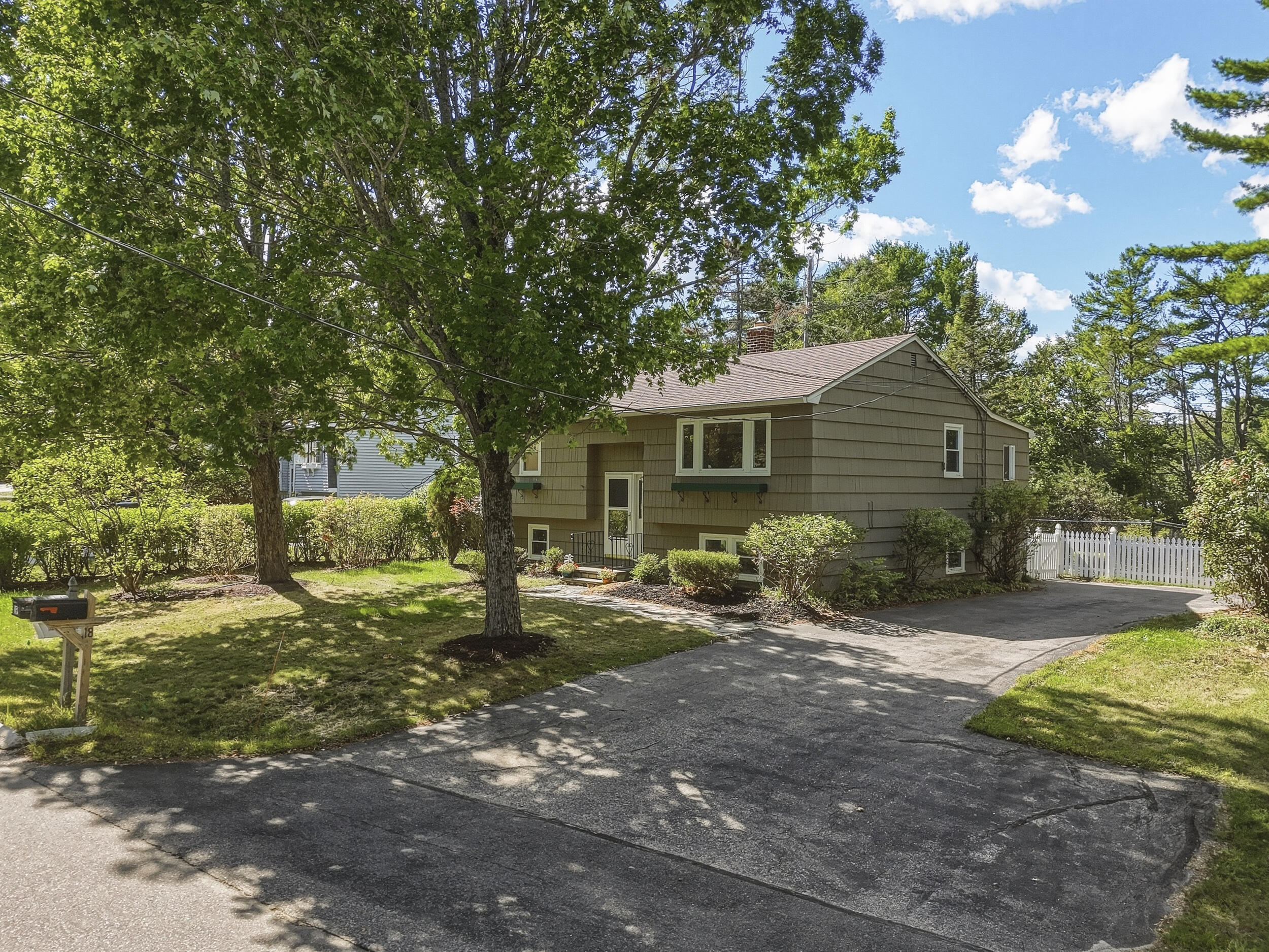 19 Ellen Circle Property Photo 5