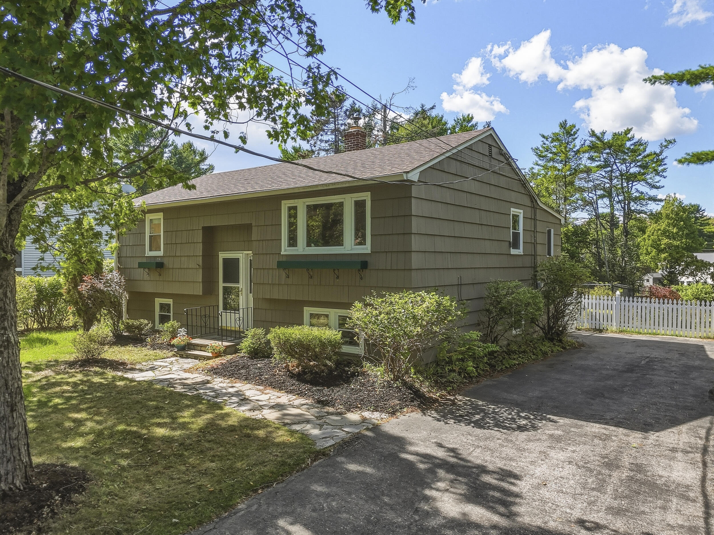19 Ellen Circle Property Photo 6