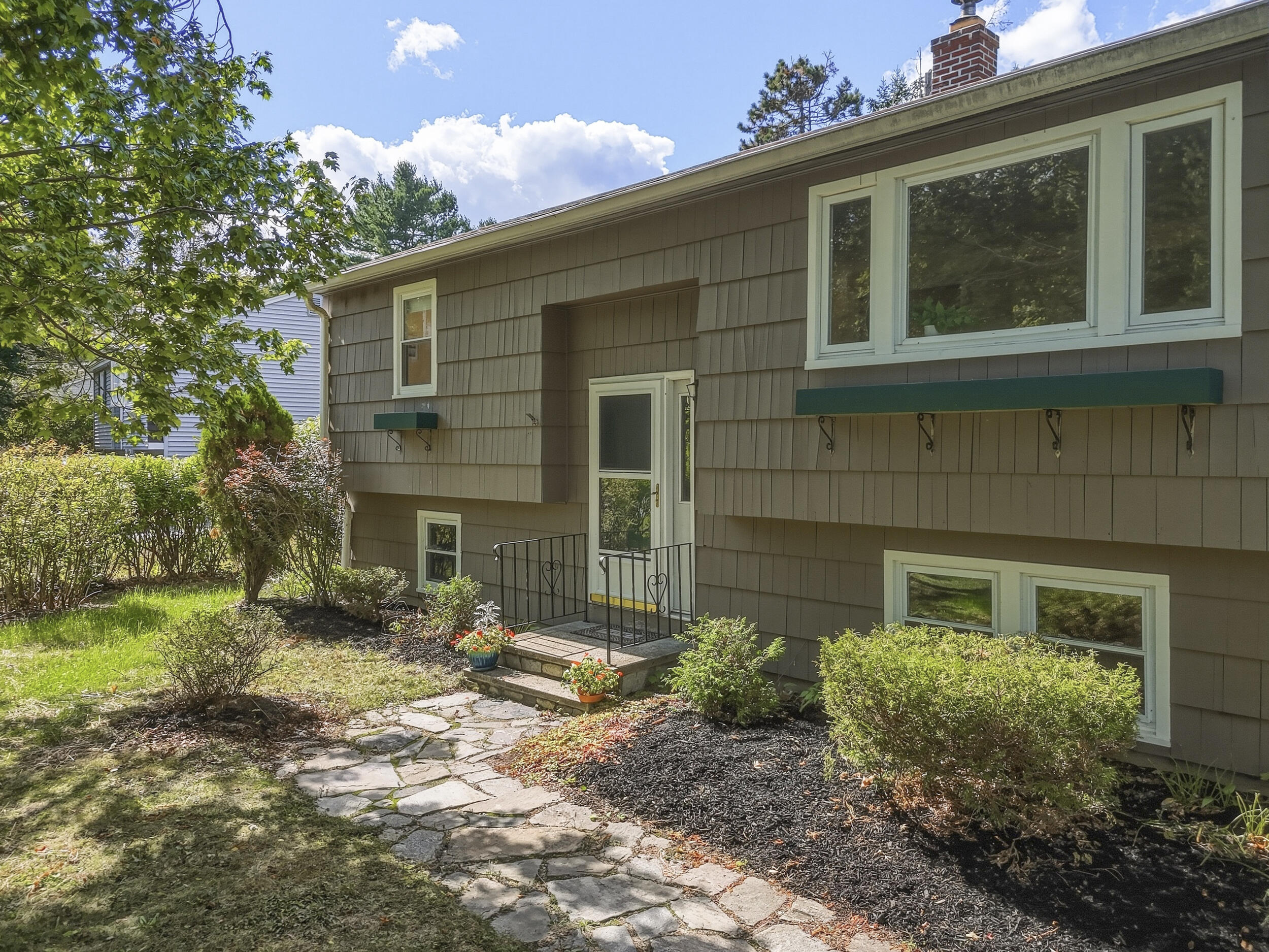 19 Ellen Circle Property Photo 7