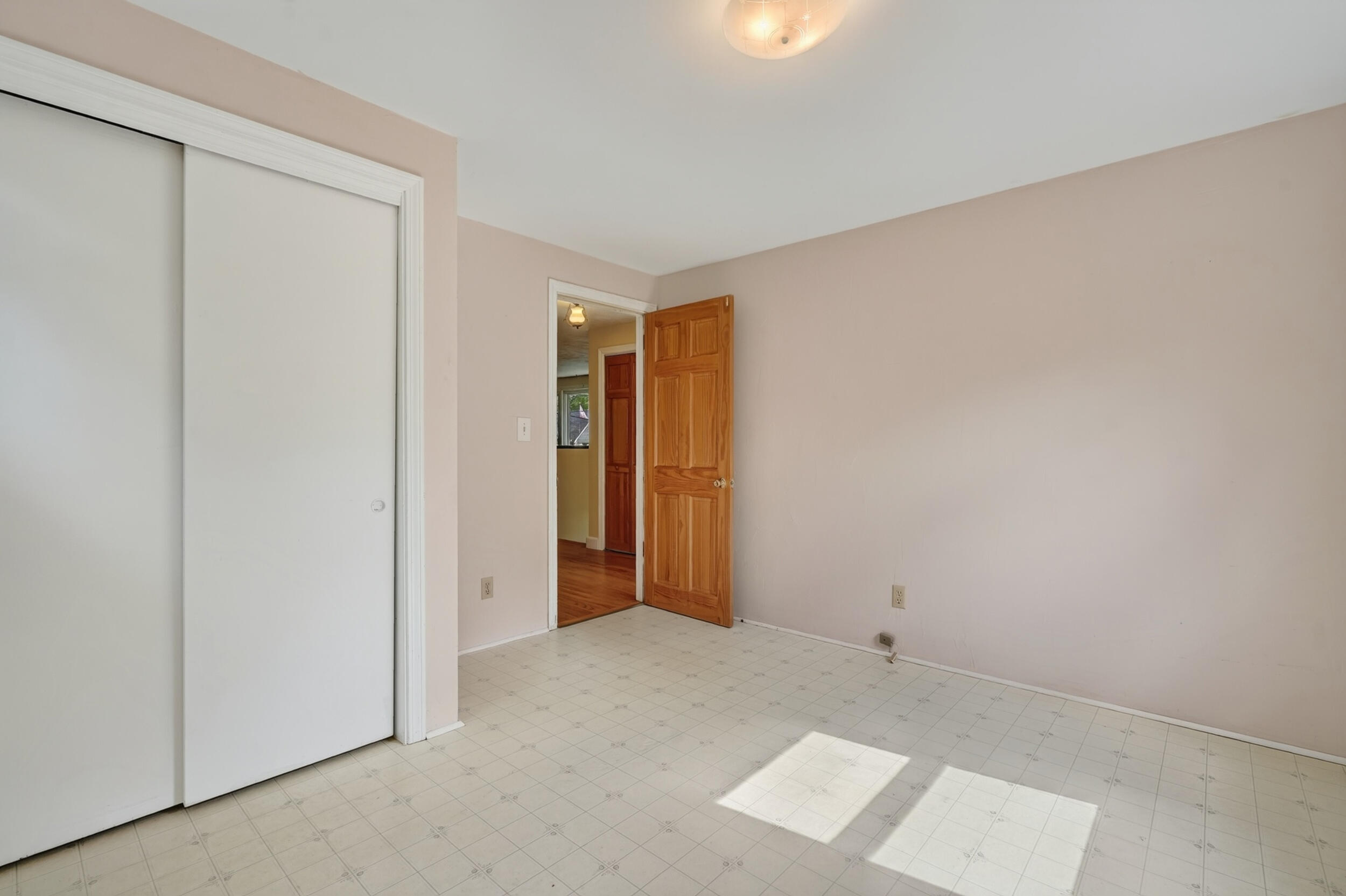 19 Ellen Circle Property Photo 26