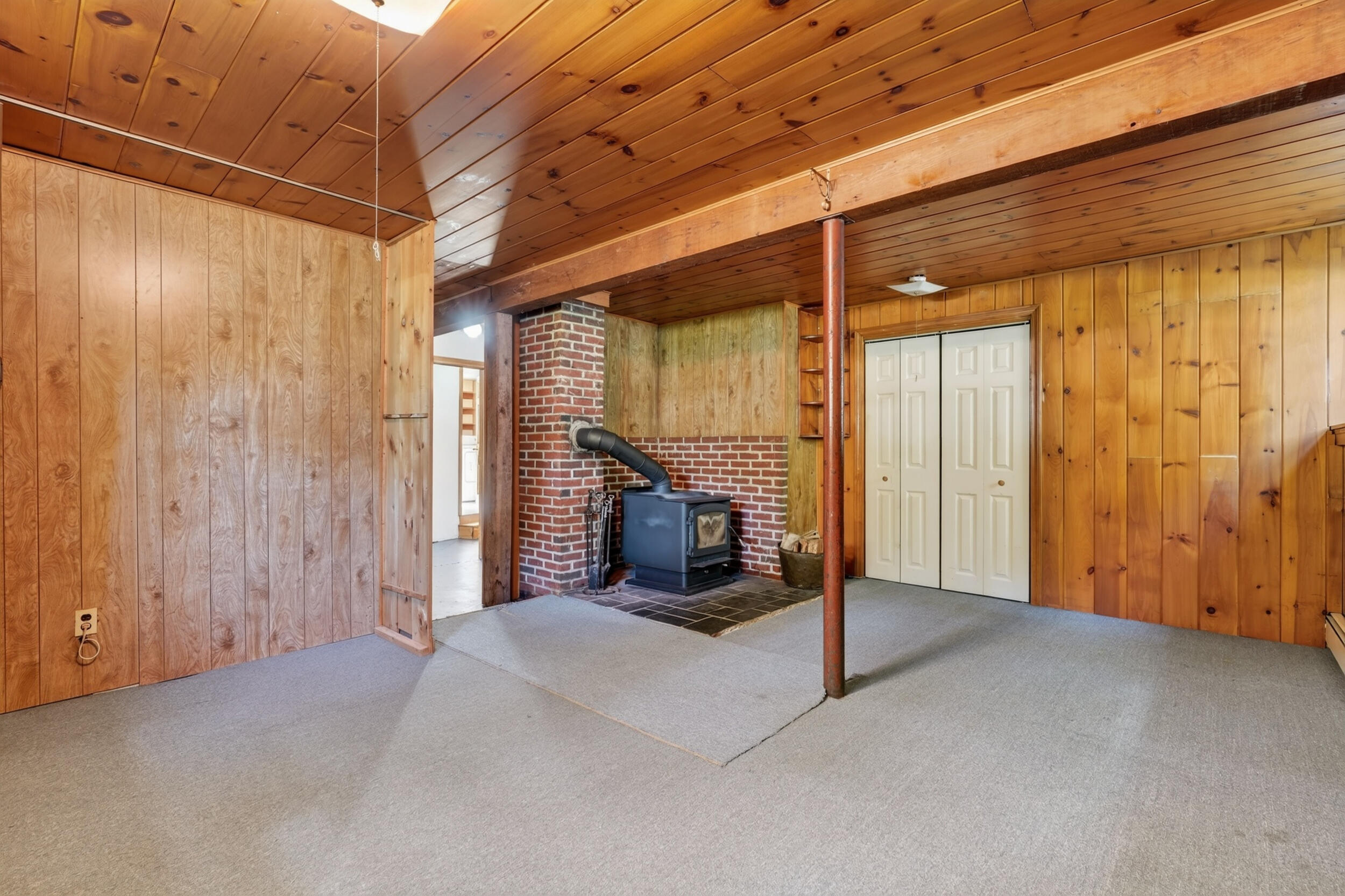 19 Ellen Circle Property Photo 28