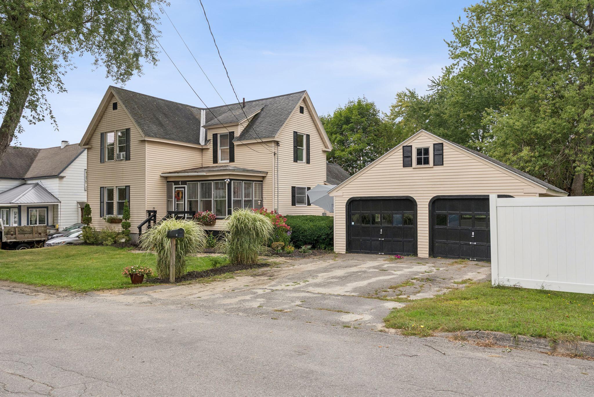 4 Hillcrest Street Property Photo 1