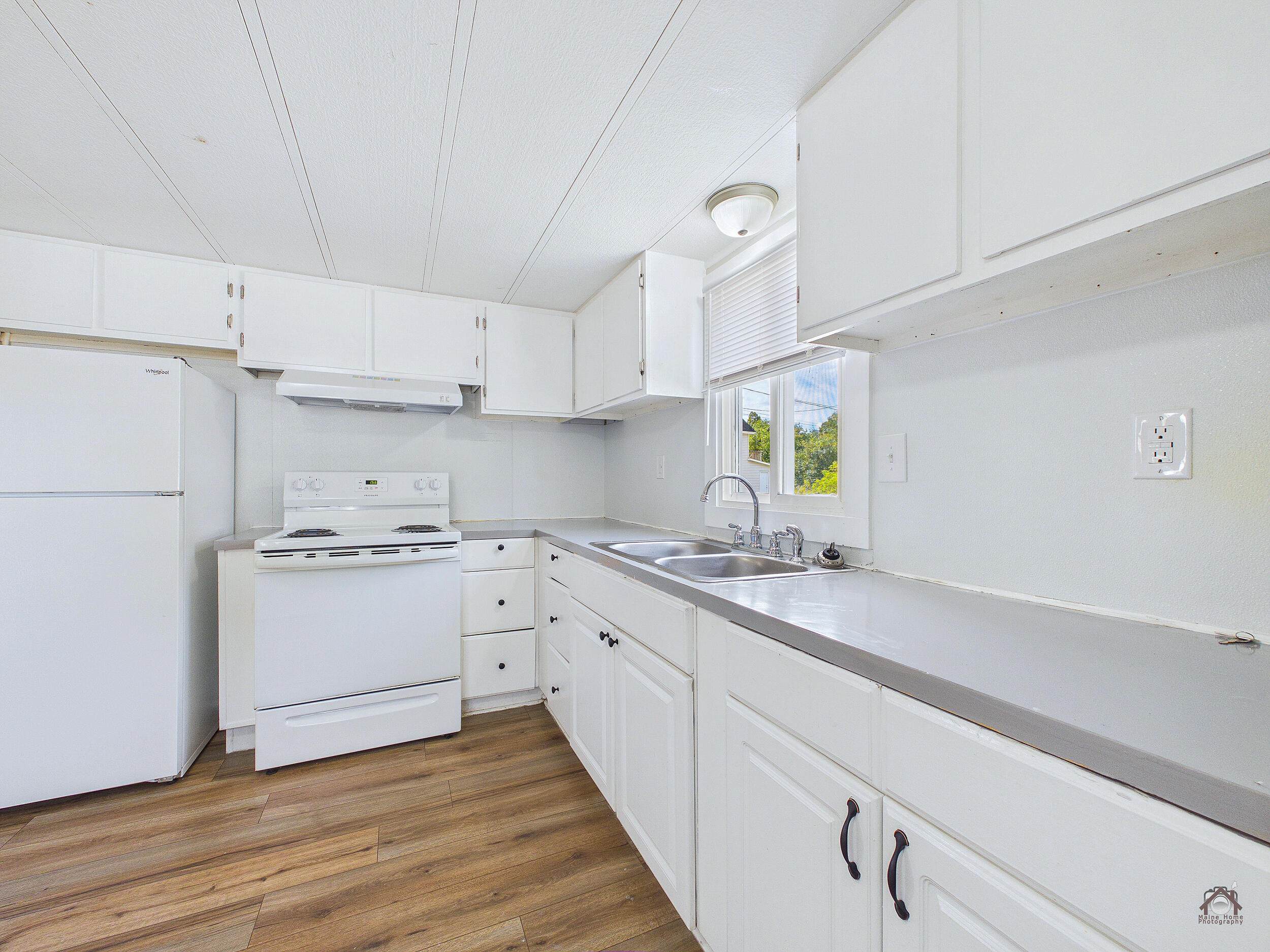 26 Summer Street Property Photo 6