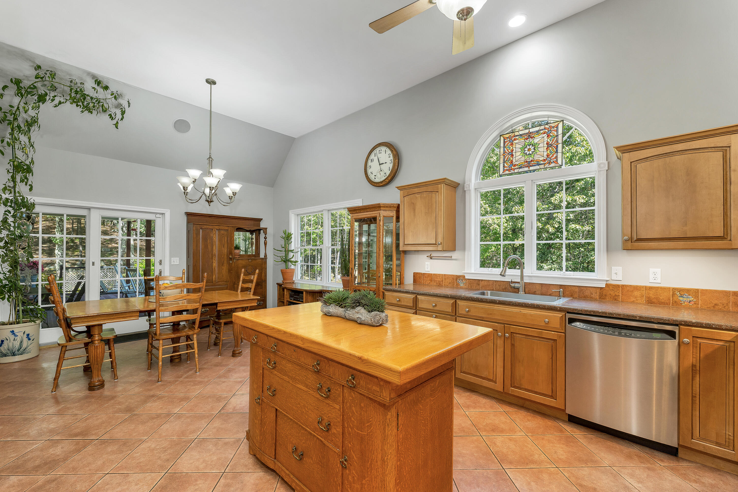 402 Governors Road Property Photo 7