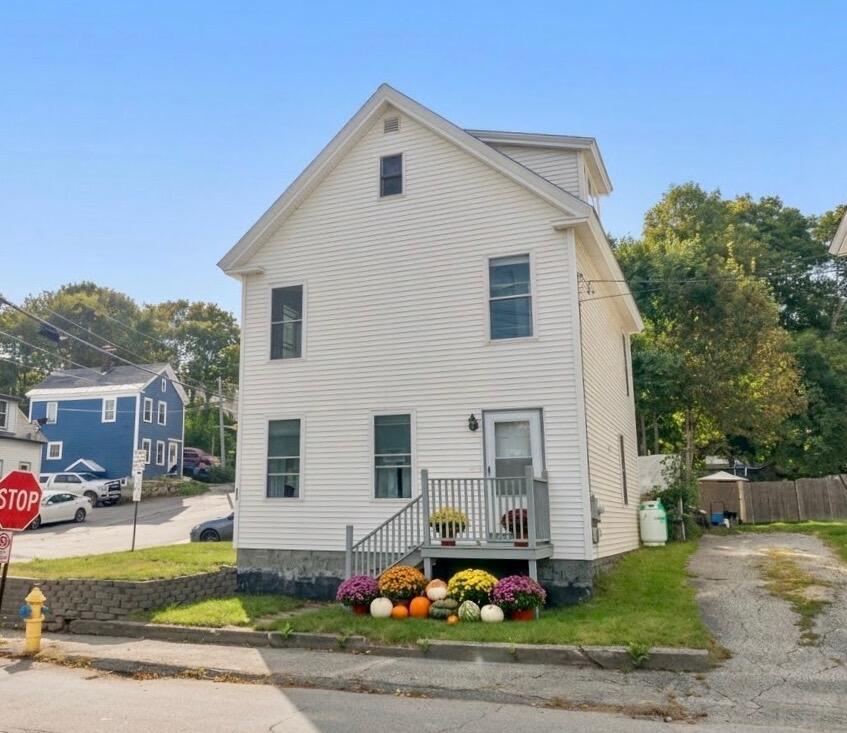 732 Middle Street Property Photo 1