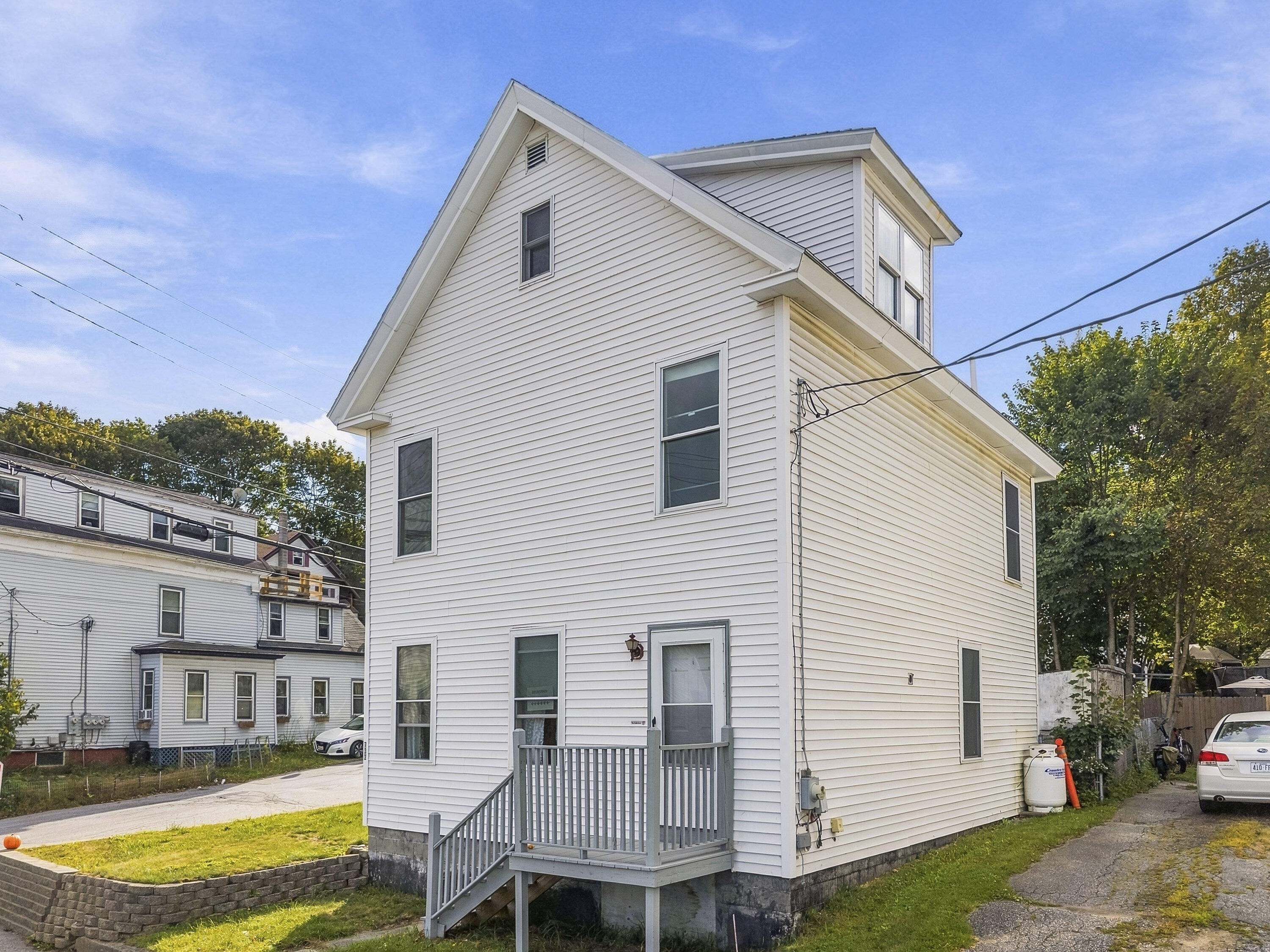732 Middle Street Property Photo 2