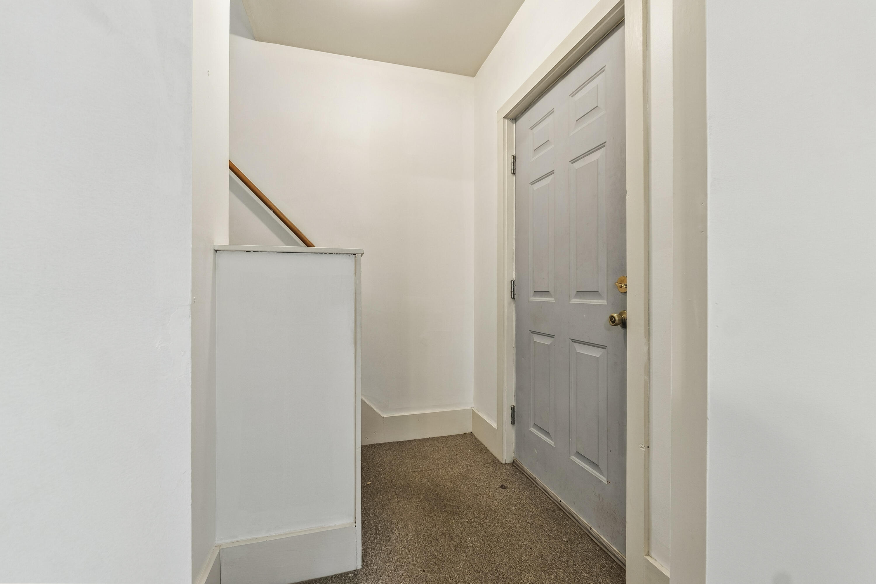 732 Middle Street Property Photo 5