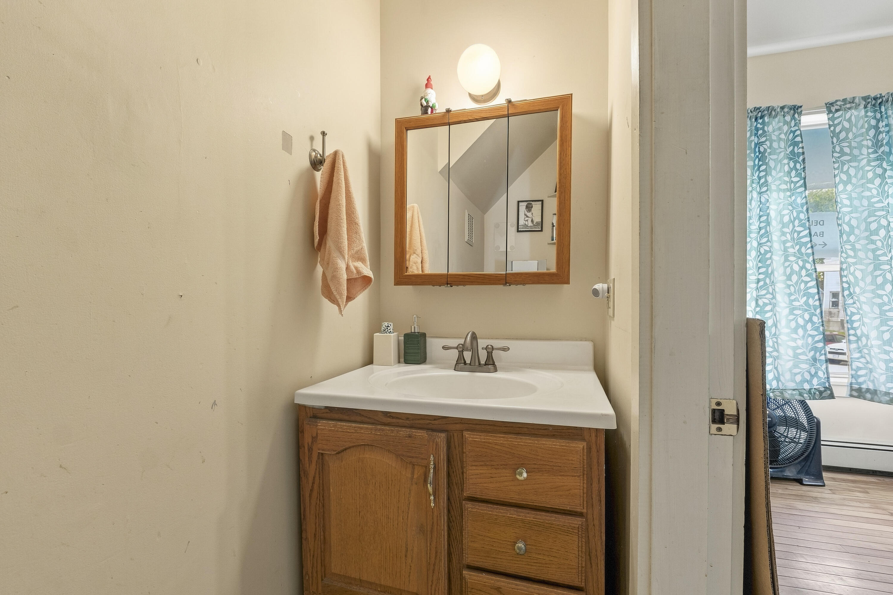 732 Middle Street Property Photo 9