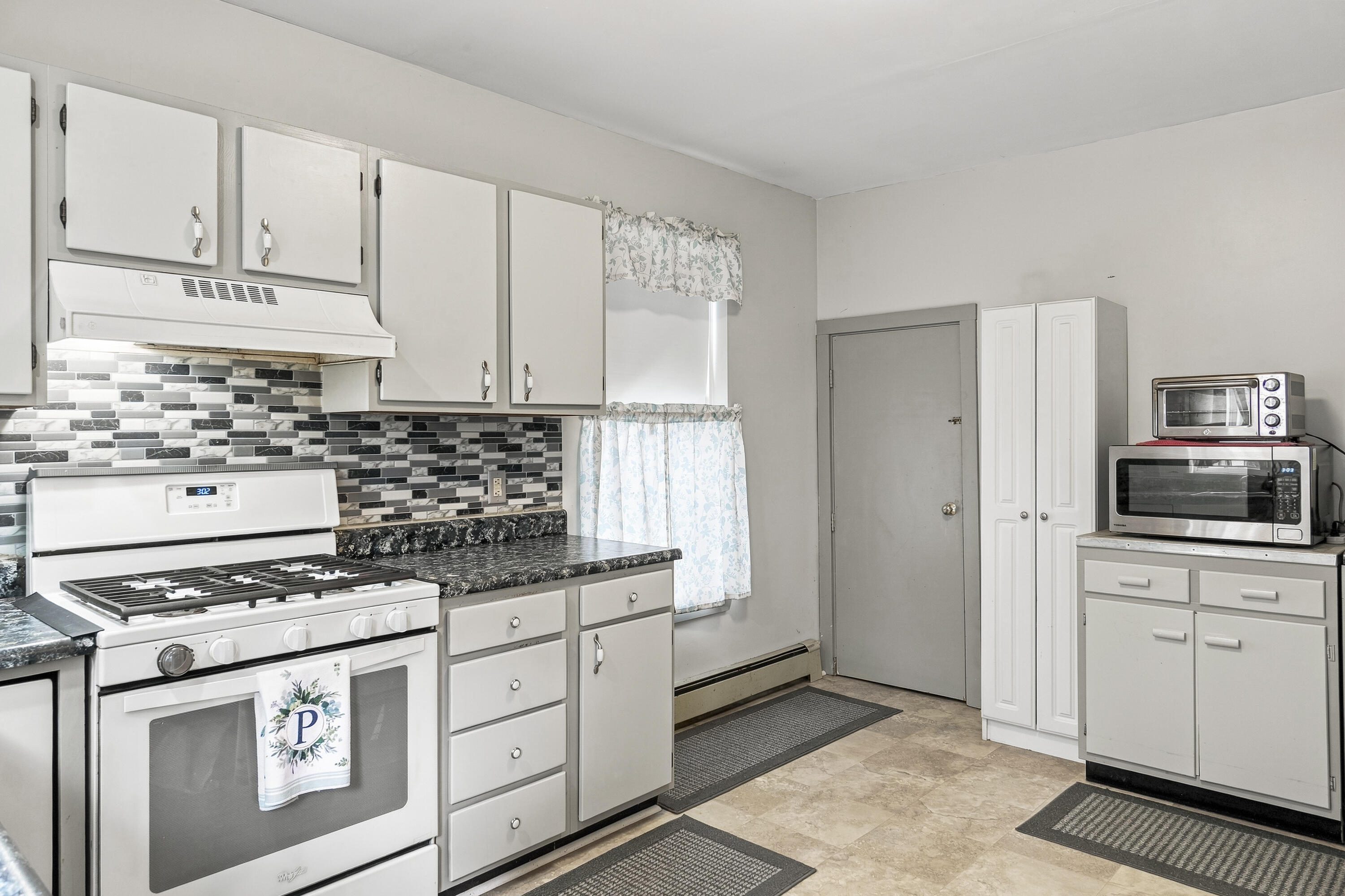 732 Middle Street Property Photo 13