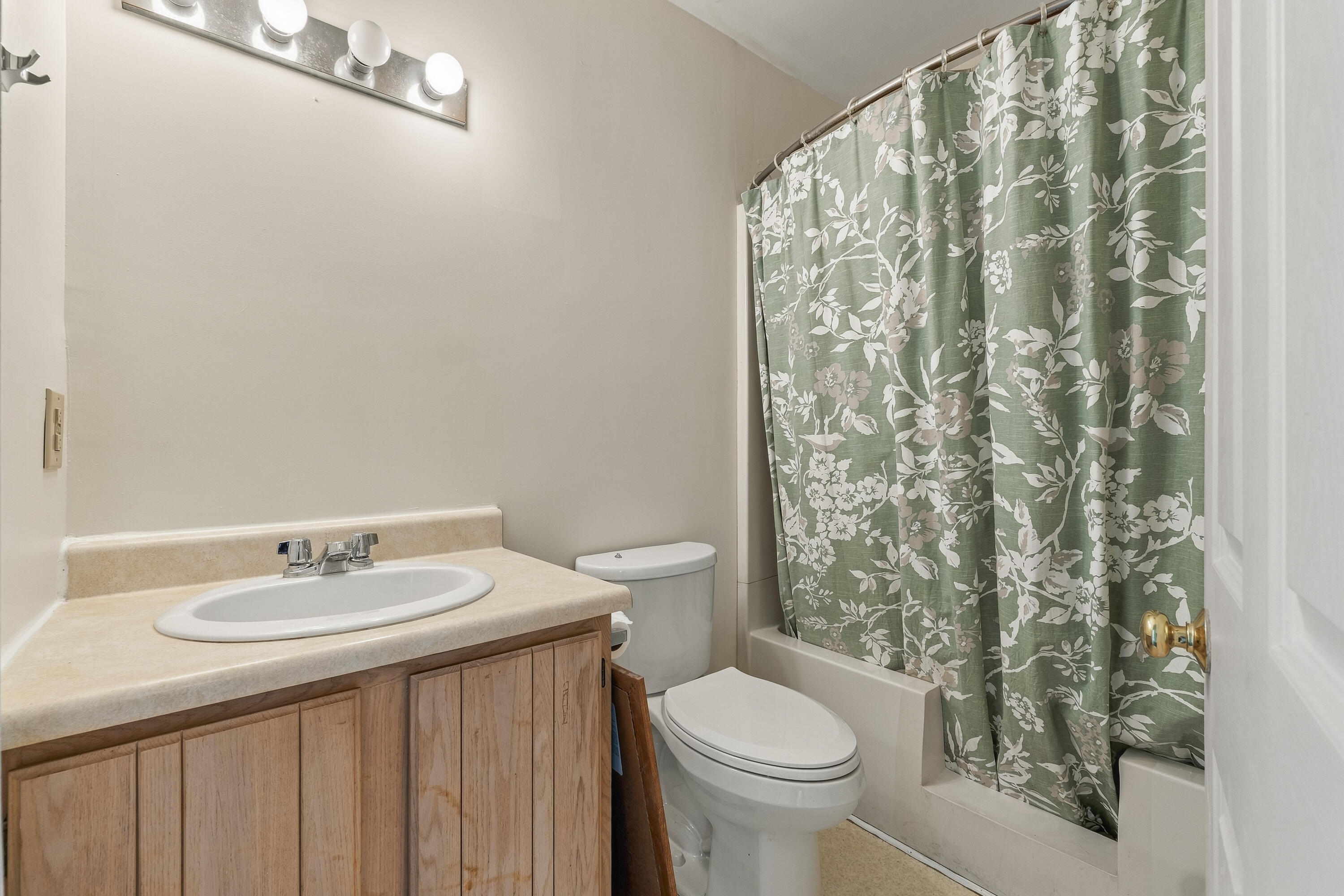 732 Middle Street Property Photo 17