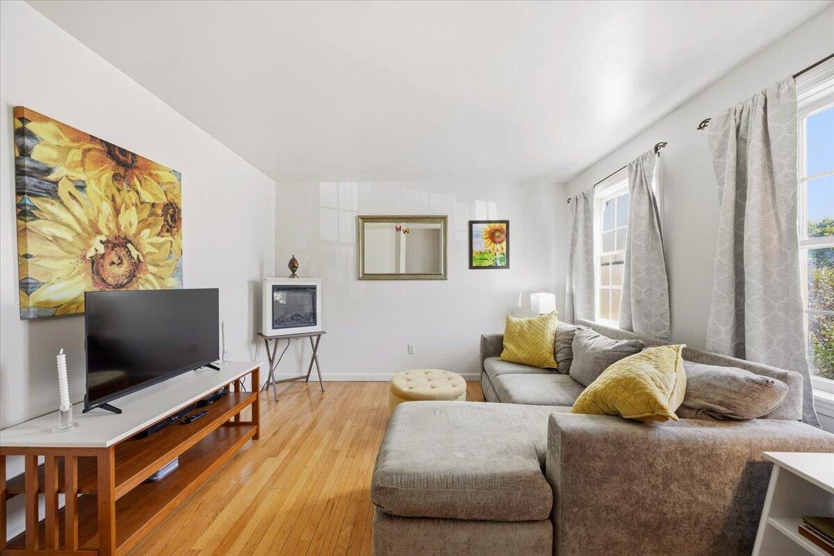 7 Meagans Way 1 Property Photo 5
