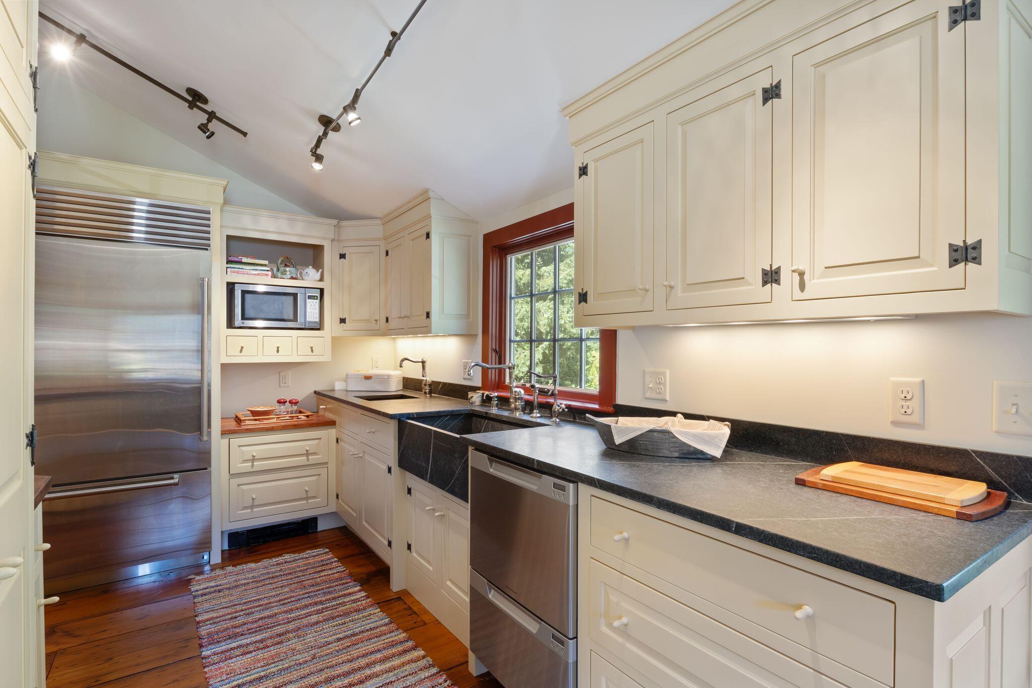 2 Plummer Lane Property Photo 20