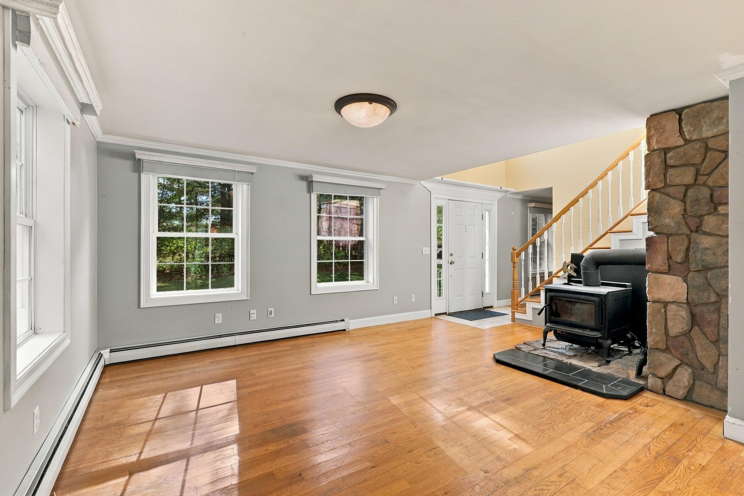 390 Maple Street Property Photo 10