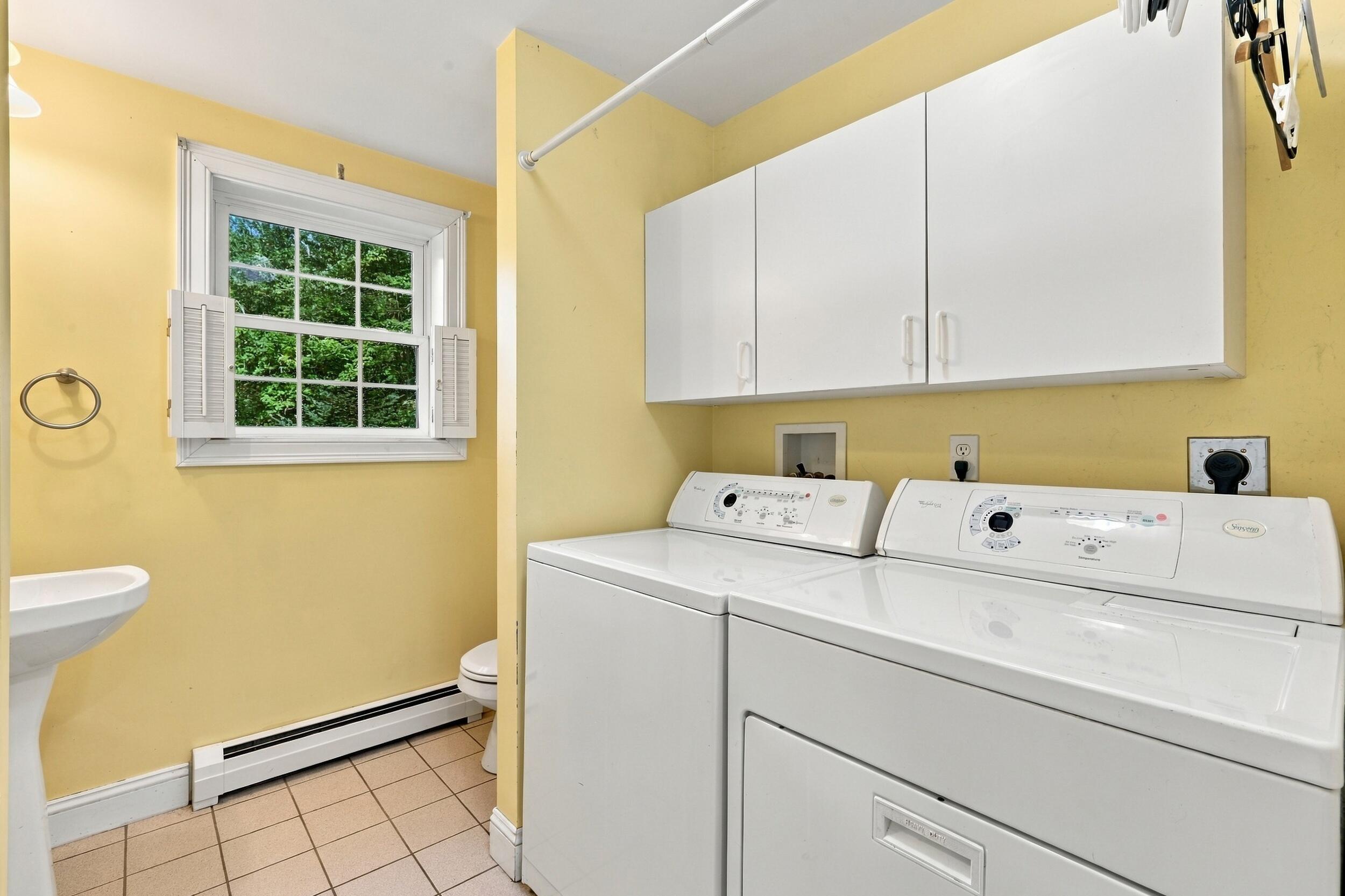 390 Maple Street Property Photo 13