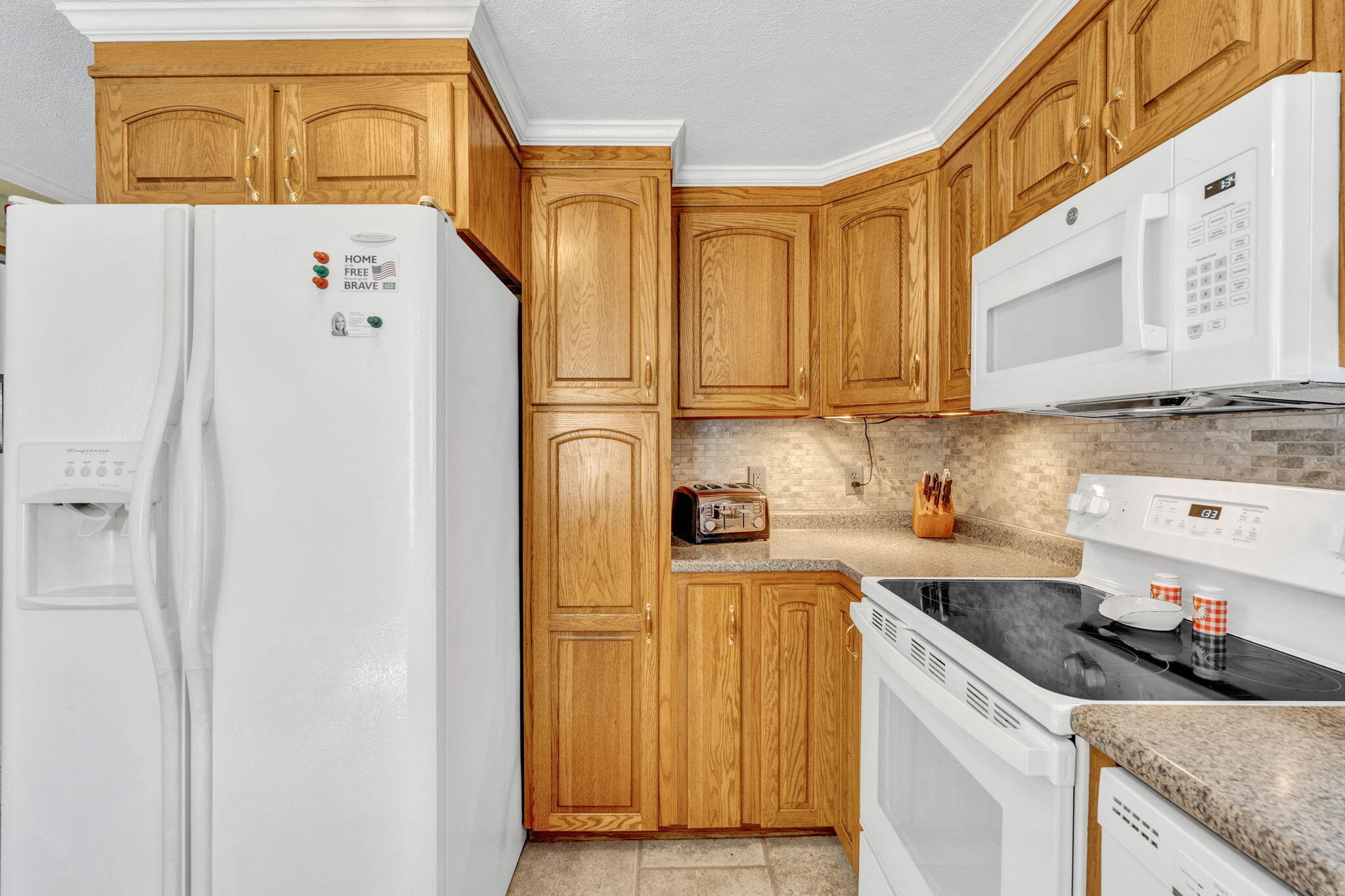 735 N Main Property Photo 5