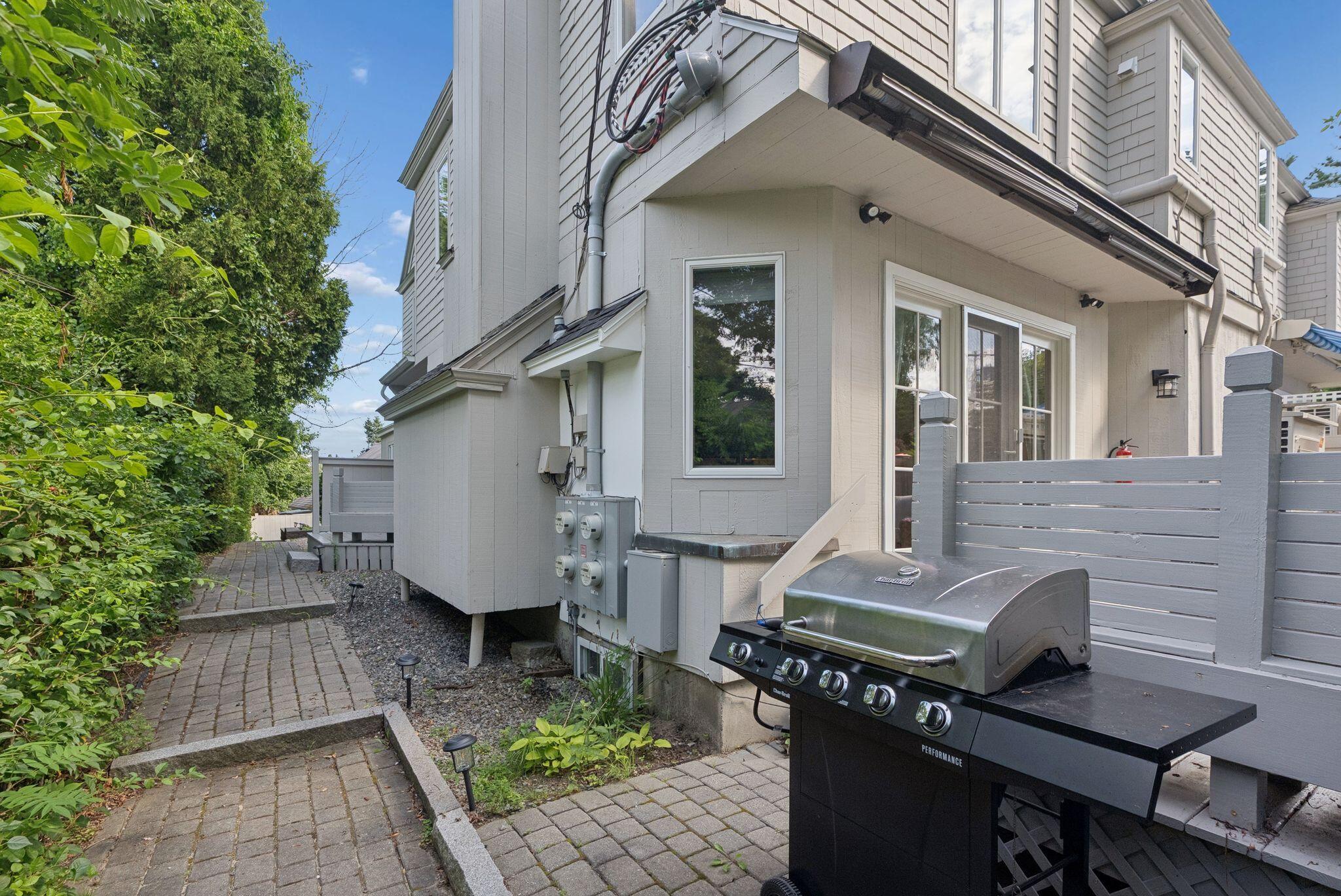 8 Woodland Avenue 3 Property Photo 4