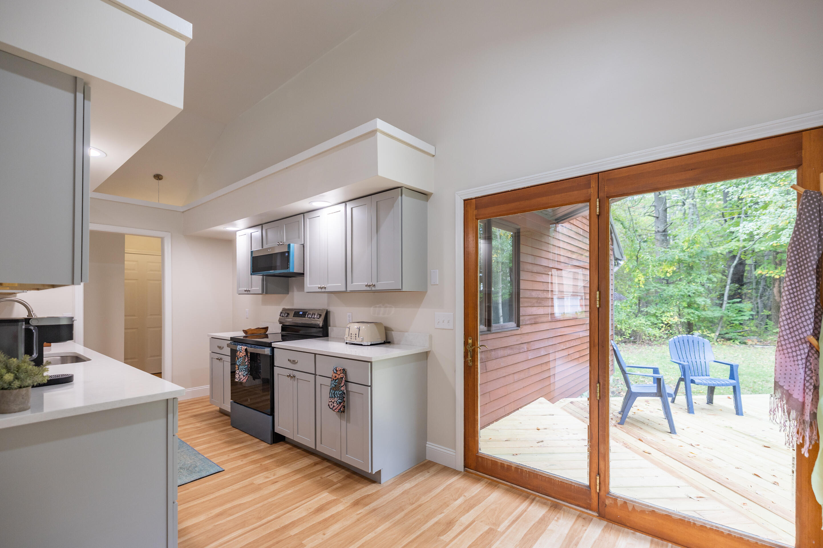 48 Hilltop Avenue Property Photo 8