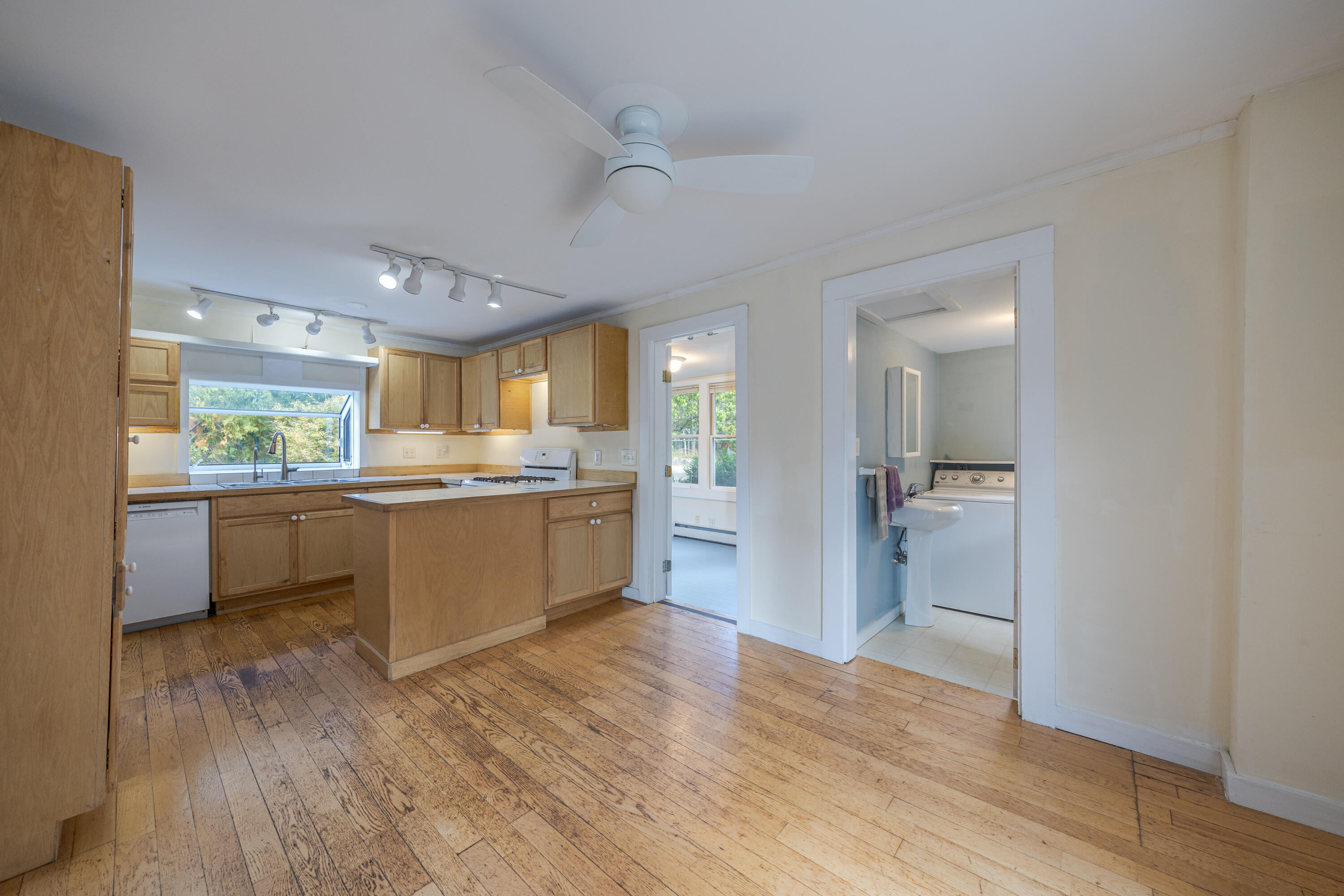 283 Clark Point Road Property Photo 15