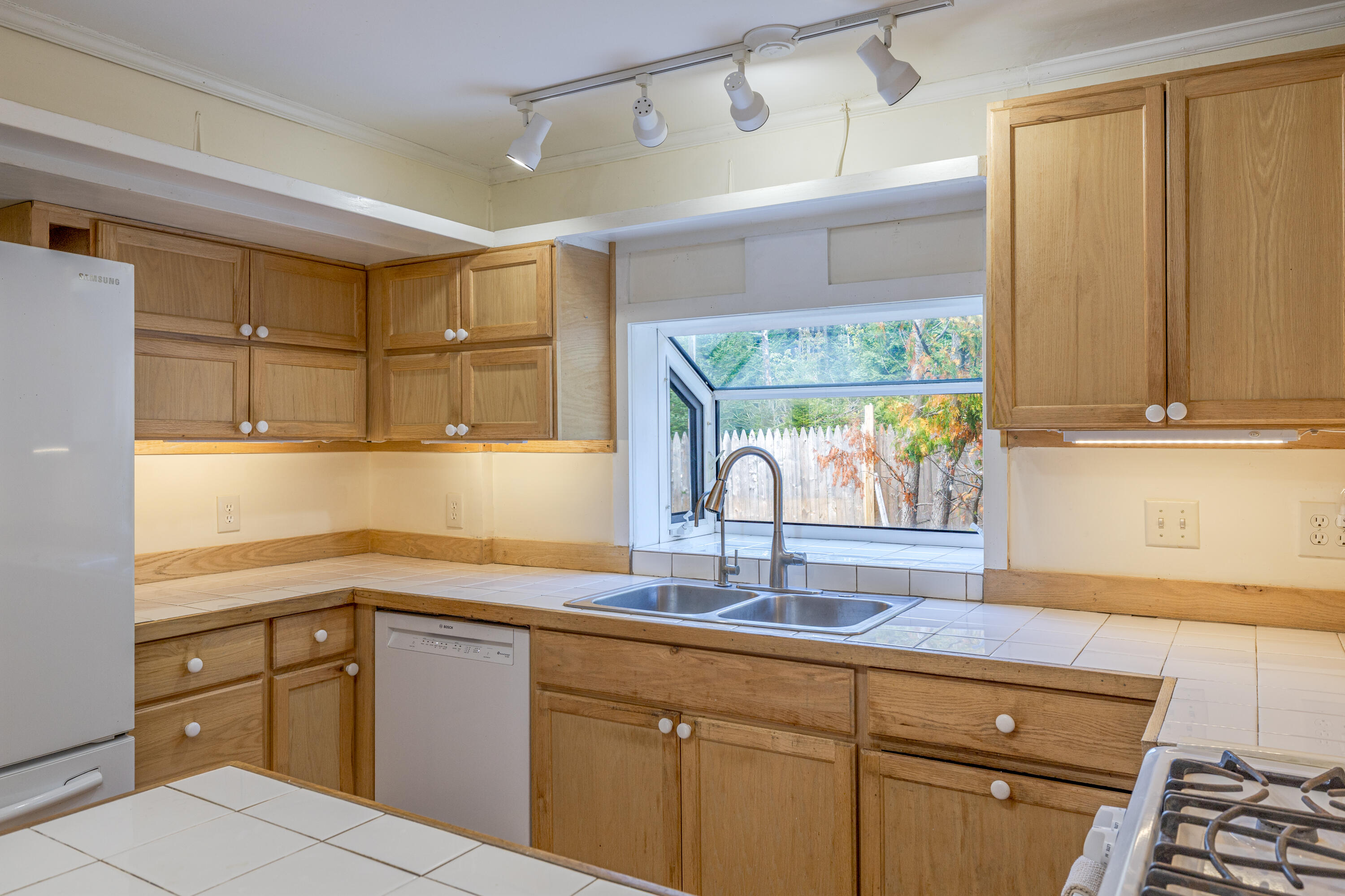 283 Clark Point Road Property Photo 17