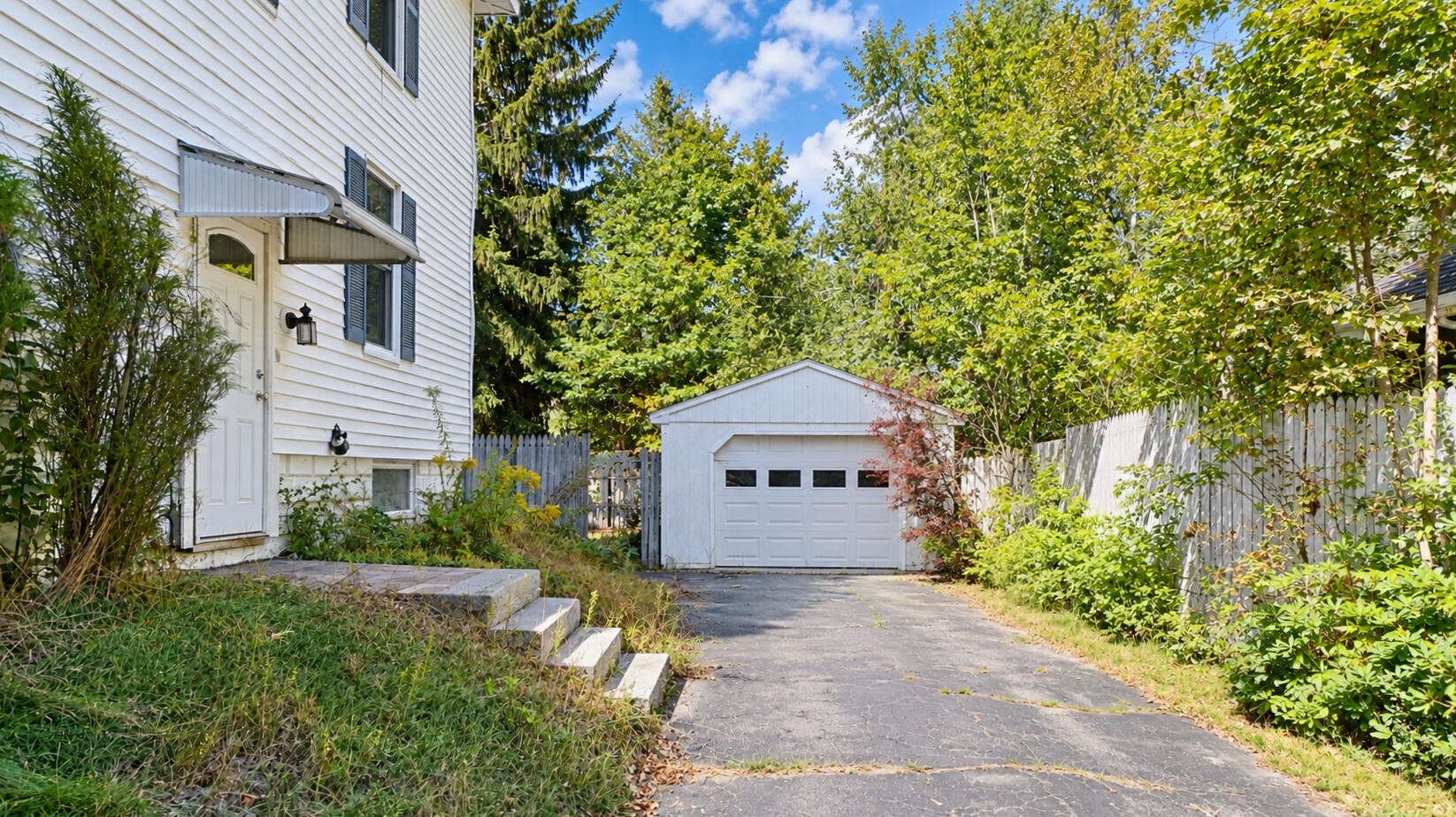 121 Read Street Property Photo 7