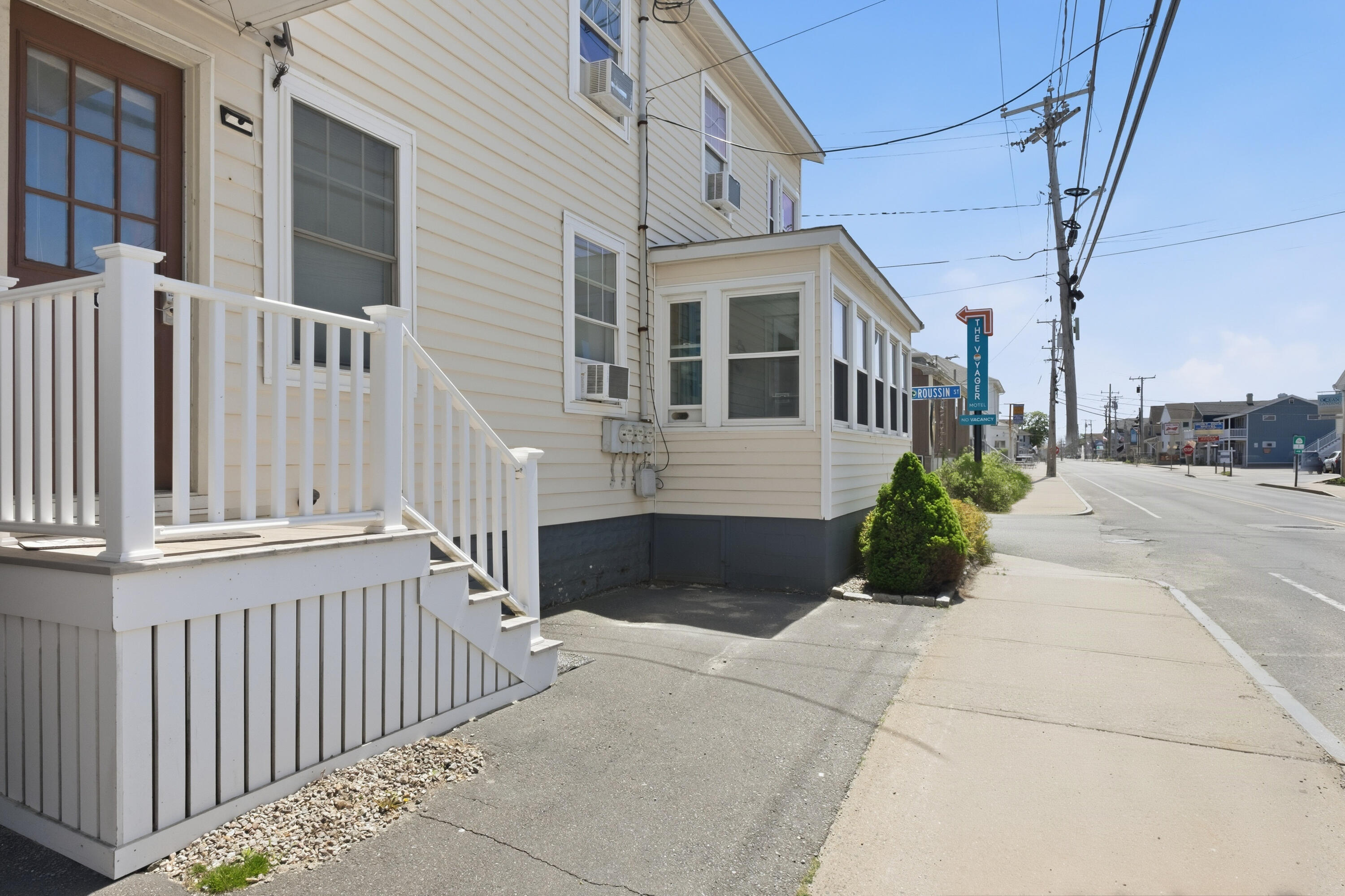 75 E Grand Avenue Property Photo 6