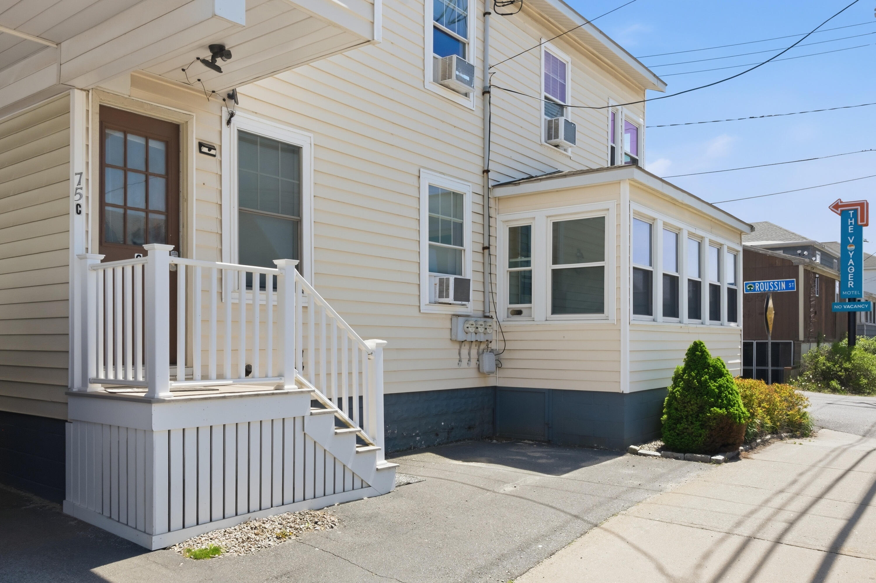 75 E Grand Avenue Property Photo 7