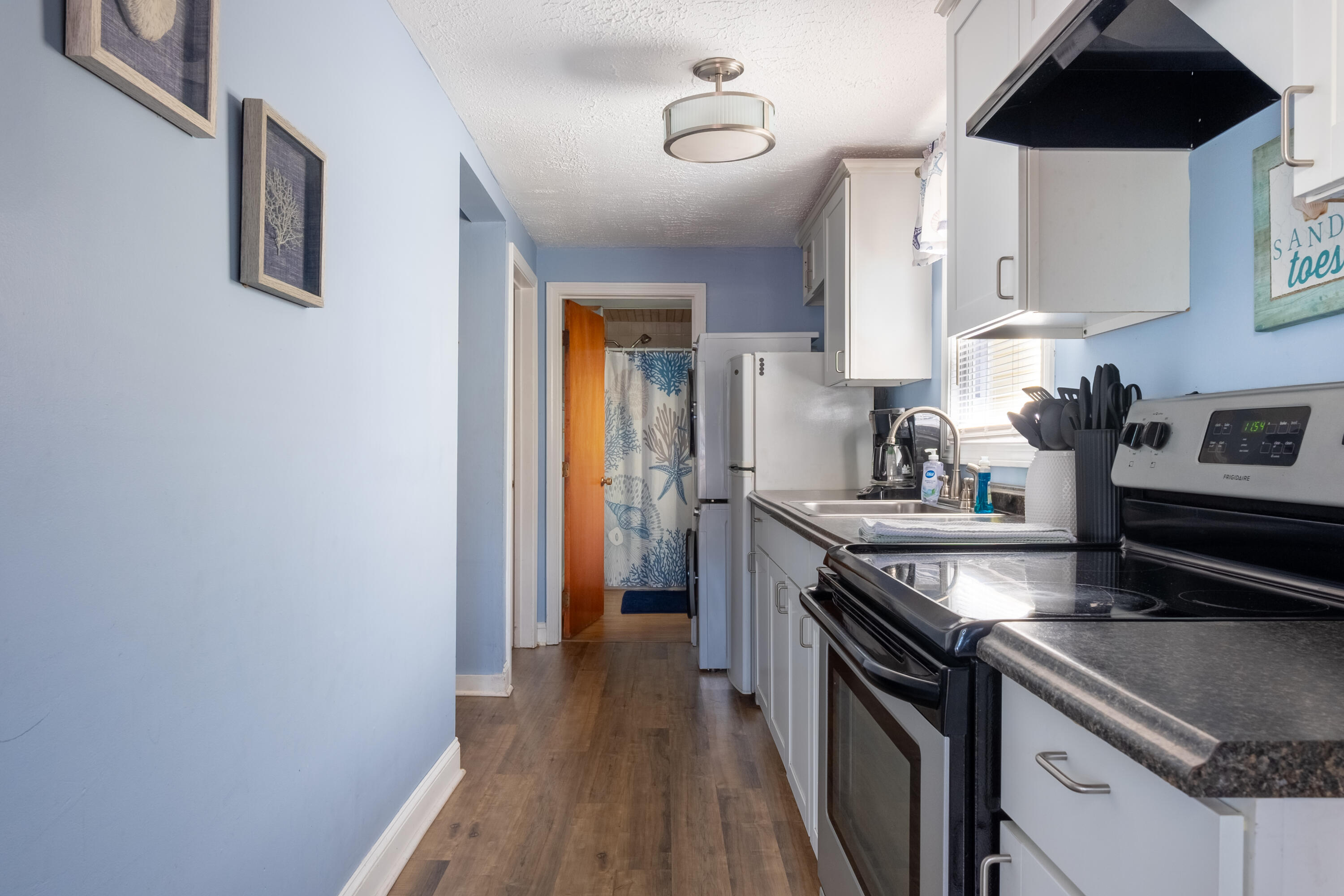 75 E Grand Avenue Property Photo 11