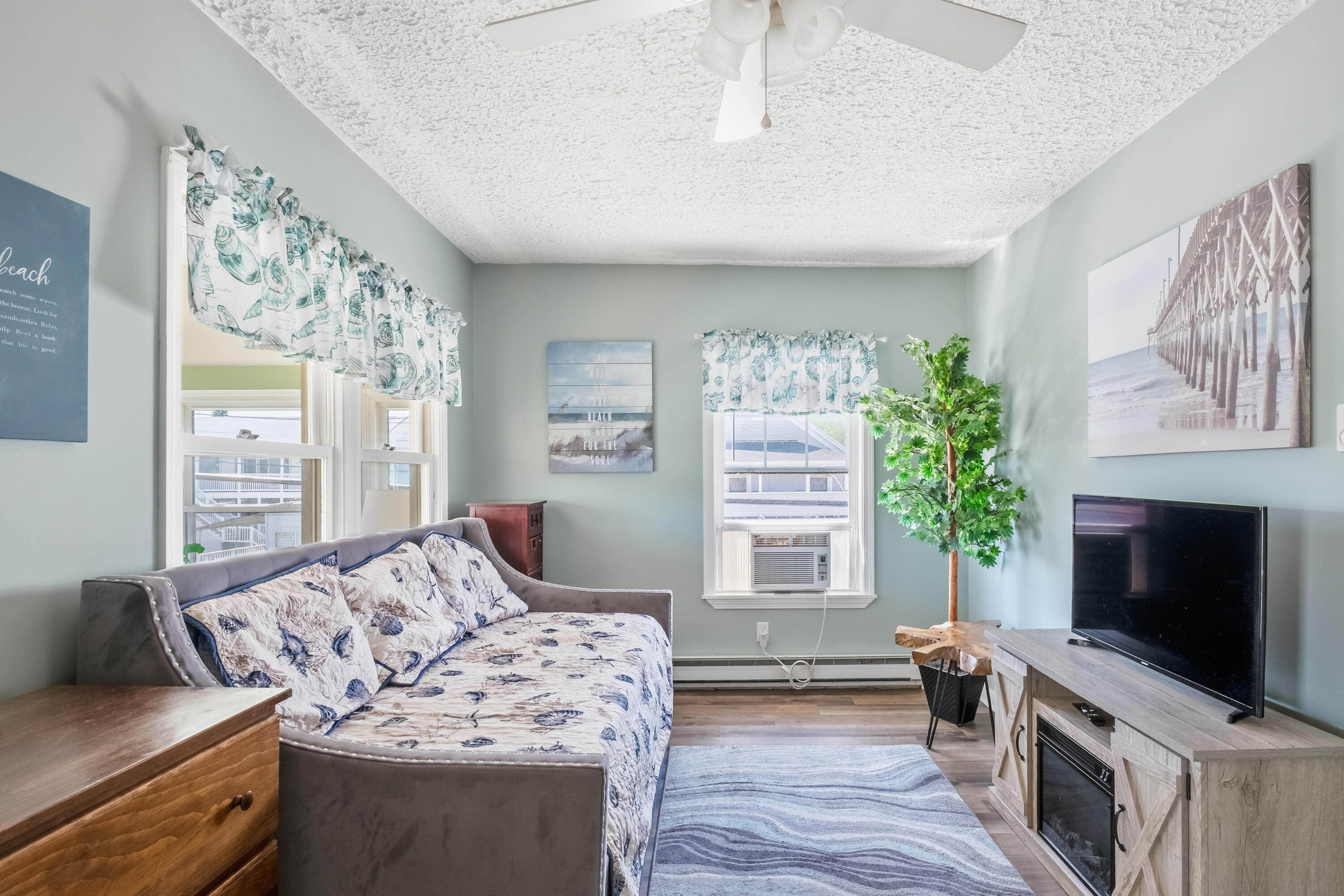 75 E Grand Avenue Property Photo 25