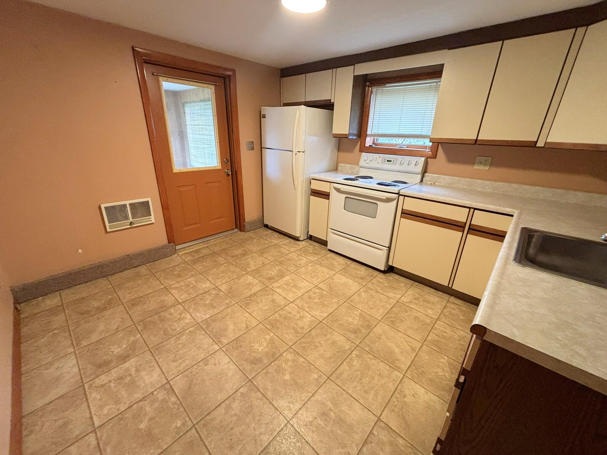 19 Jeffrey Street Property Photo 6