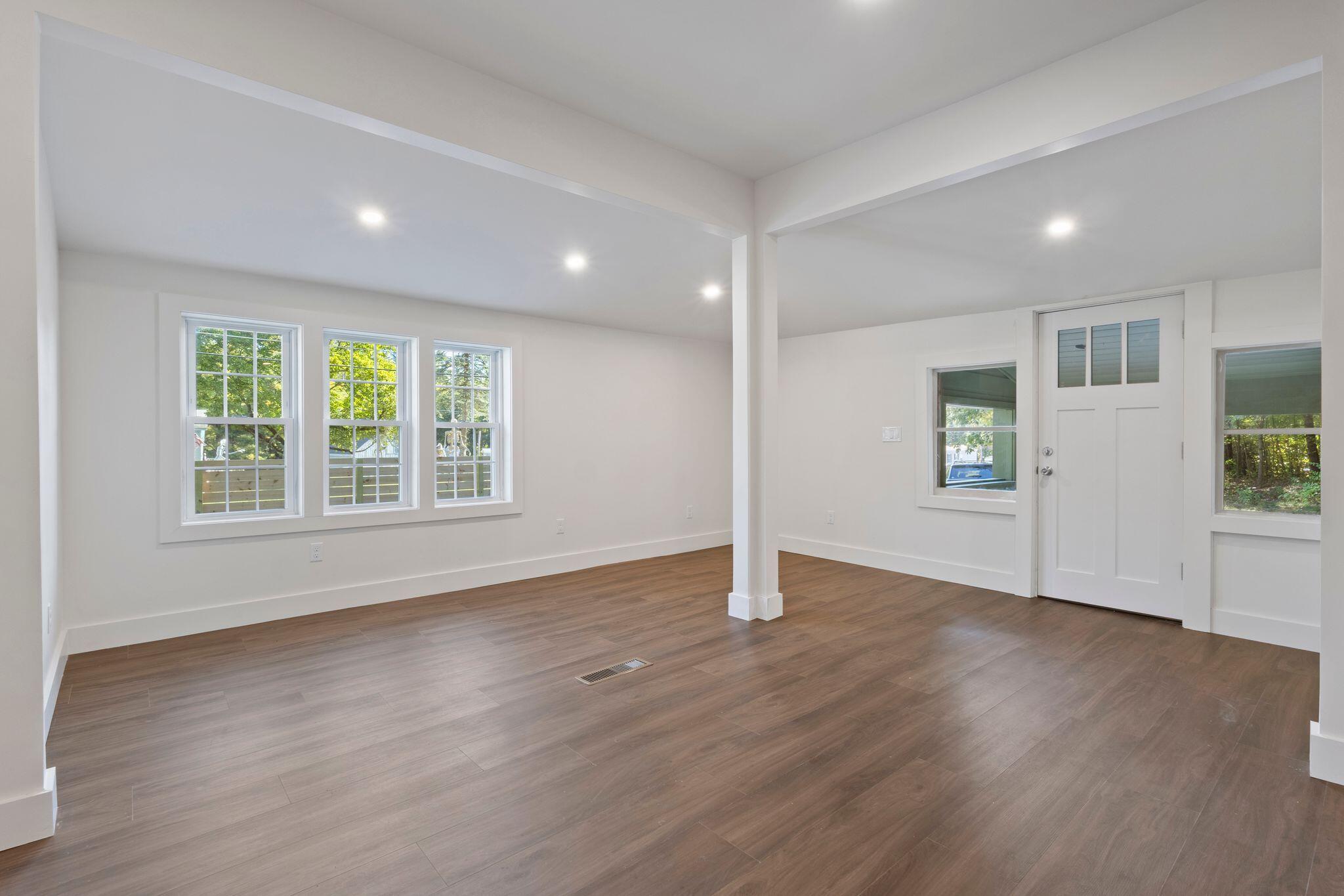 156 Roosevelt Trail Property Photo 8
