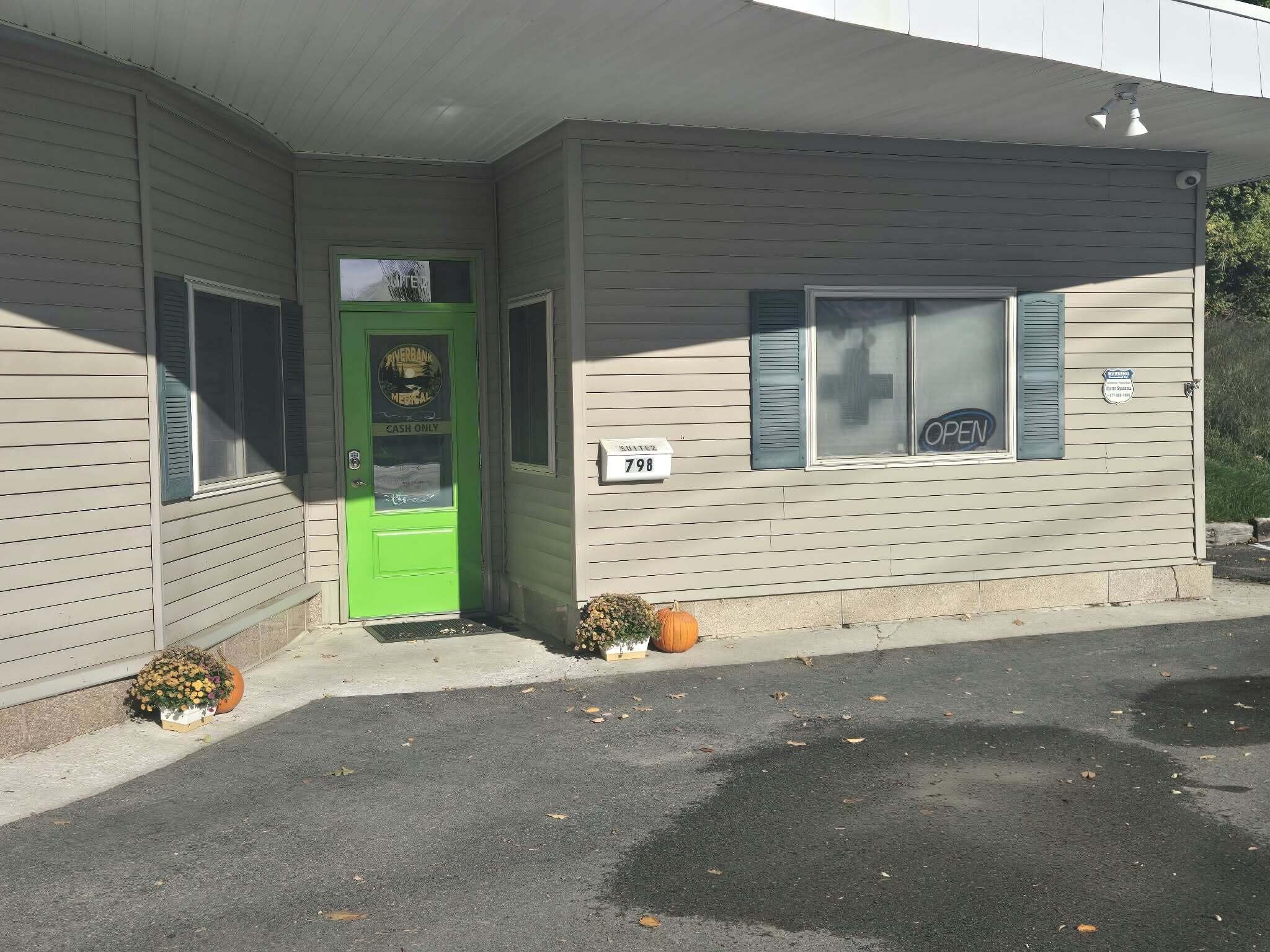 798 Main Road N Property Photo 1