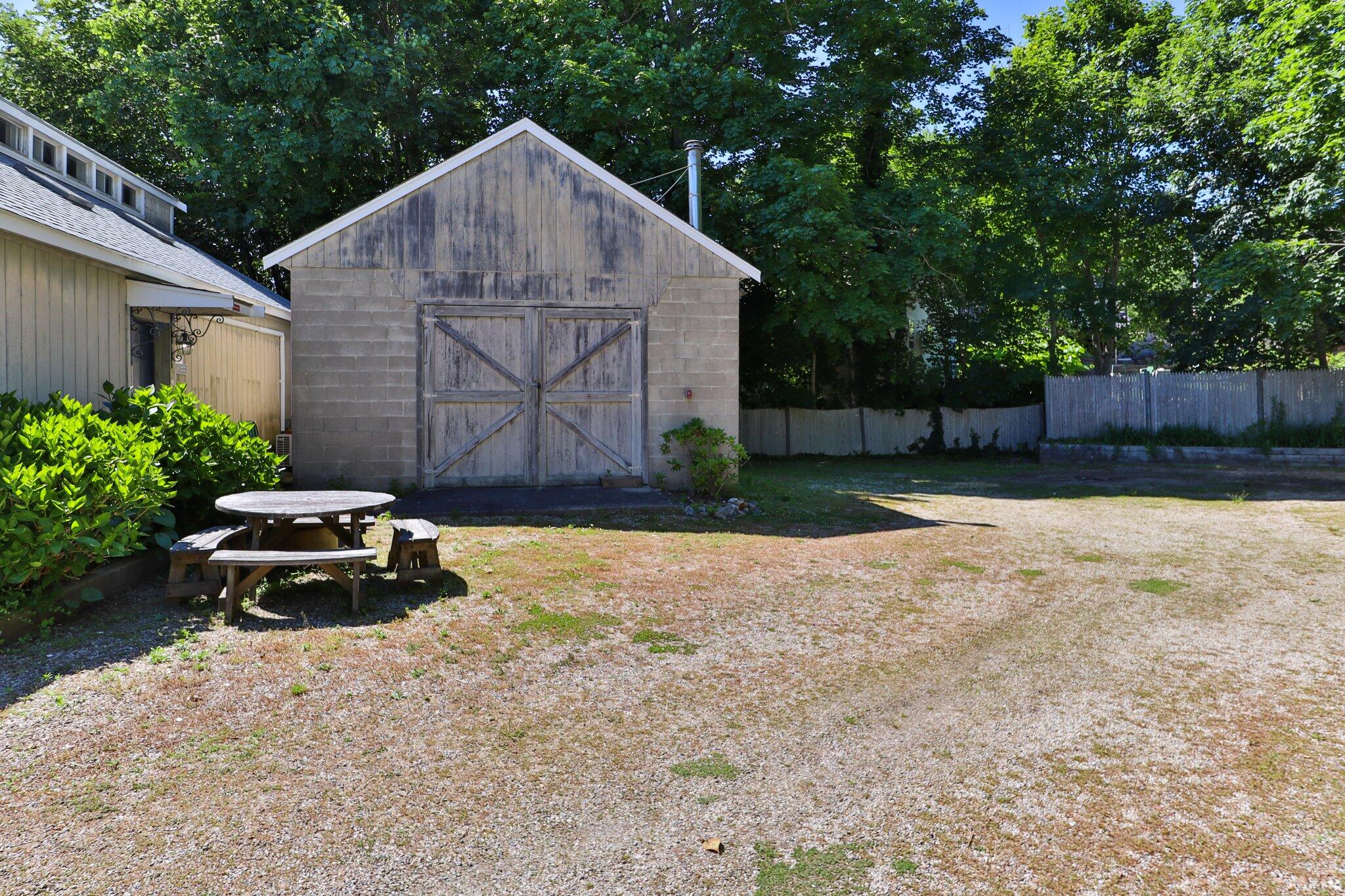 20 Bank Street Property Photo 33