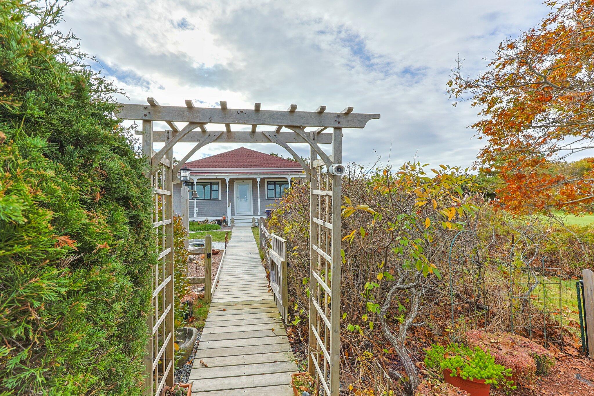 11 Highland Light Road Property Photo 1