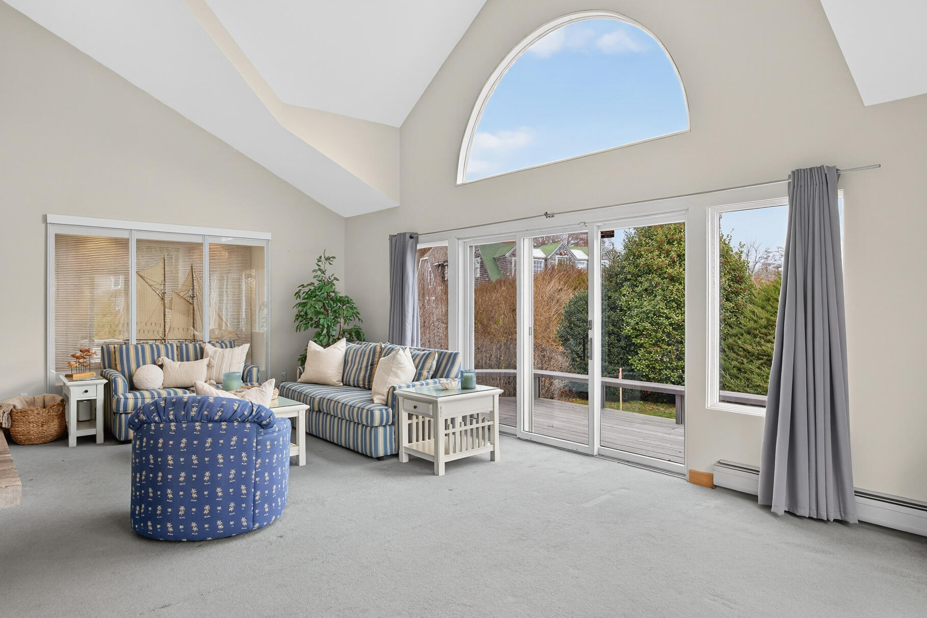 15 Hedge Lane Property Photo 12