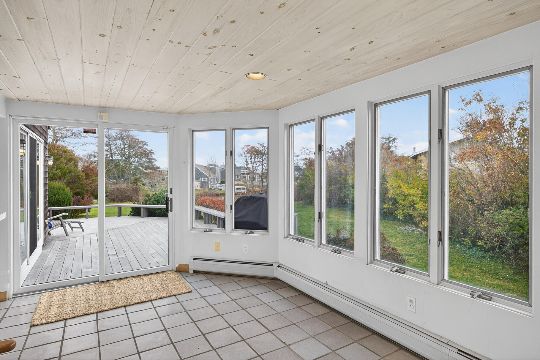 15 Hedge Lane Property Photo 20