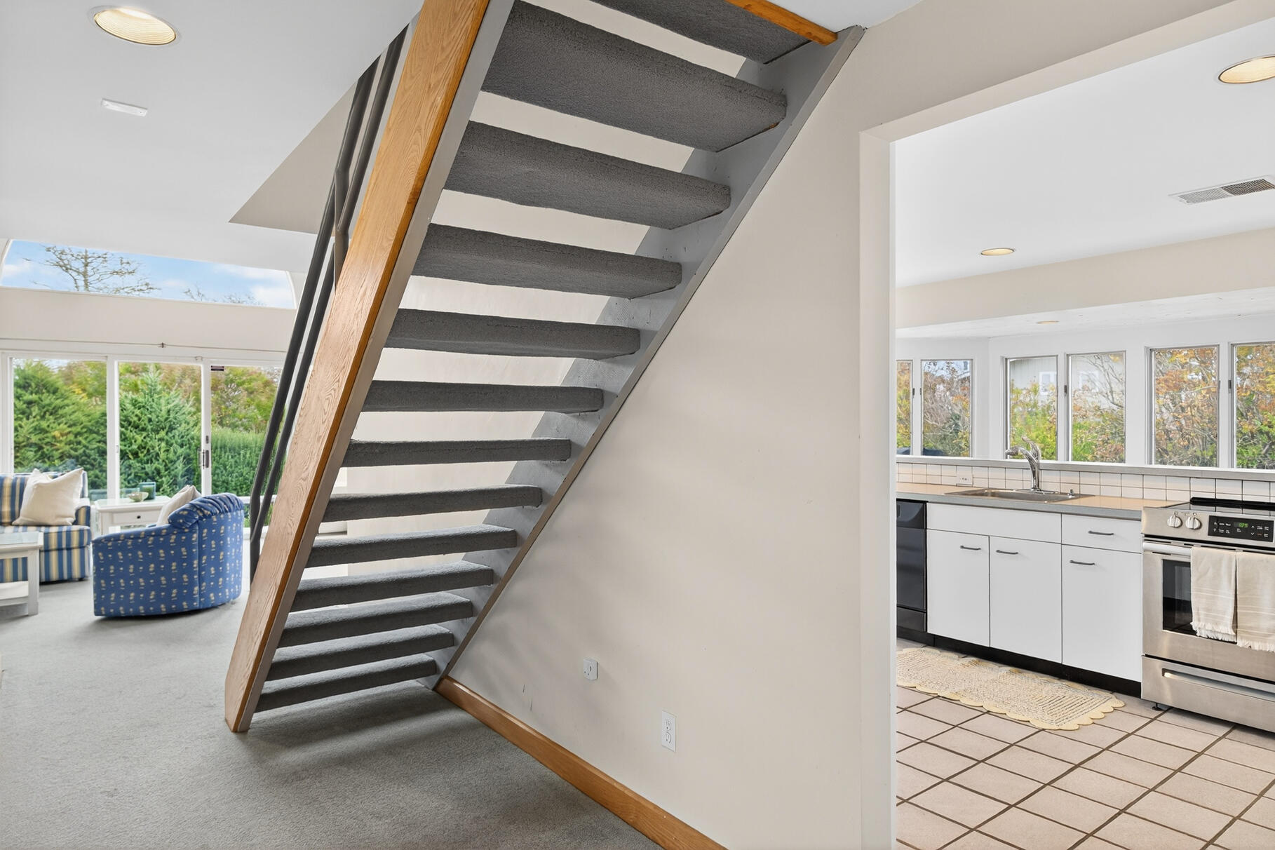 15 Hedge Lane Property Photo 22