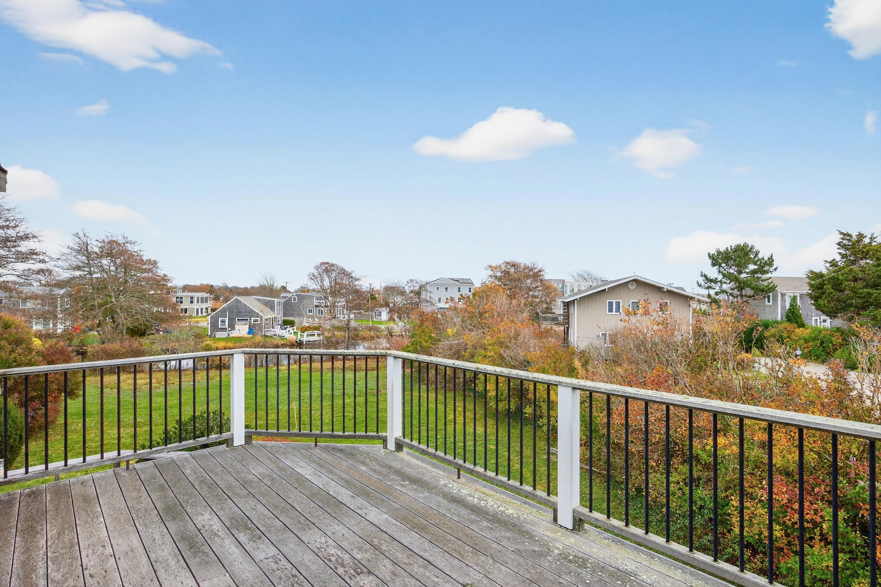15 Hedge Lane Property Photo 29