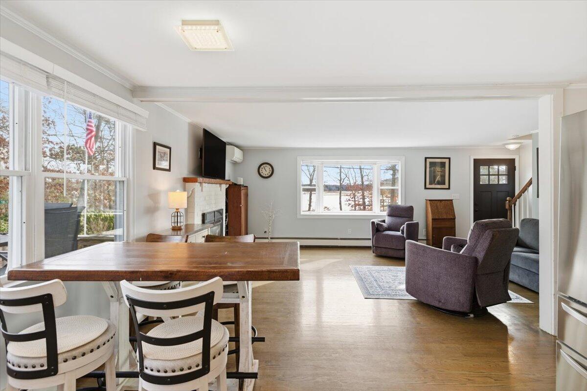 197 Monomoscoy Road Property Photo 8