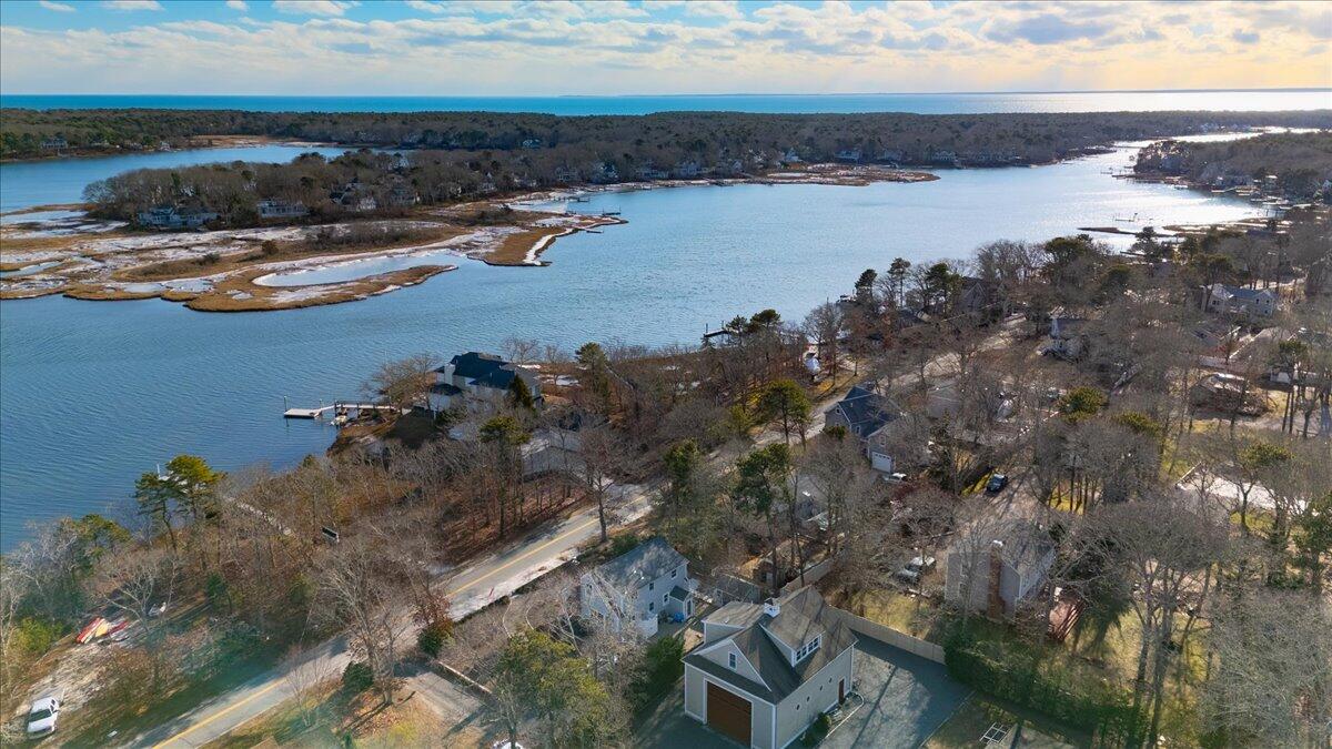 197 Monomoscoy Road Property Photo 11
