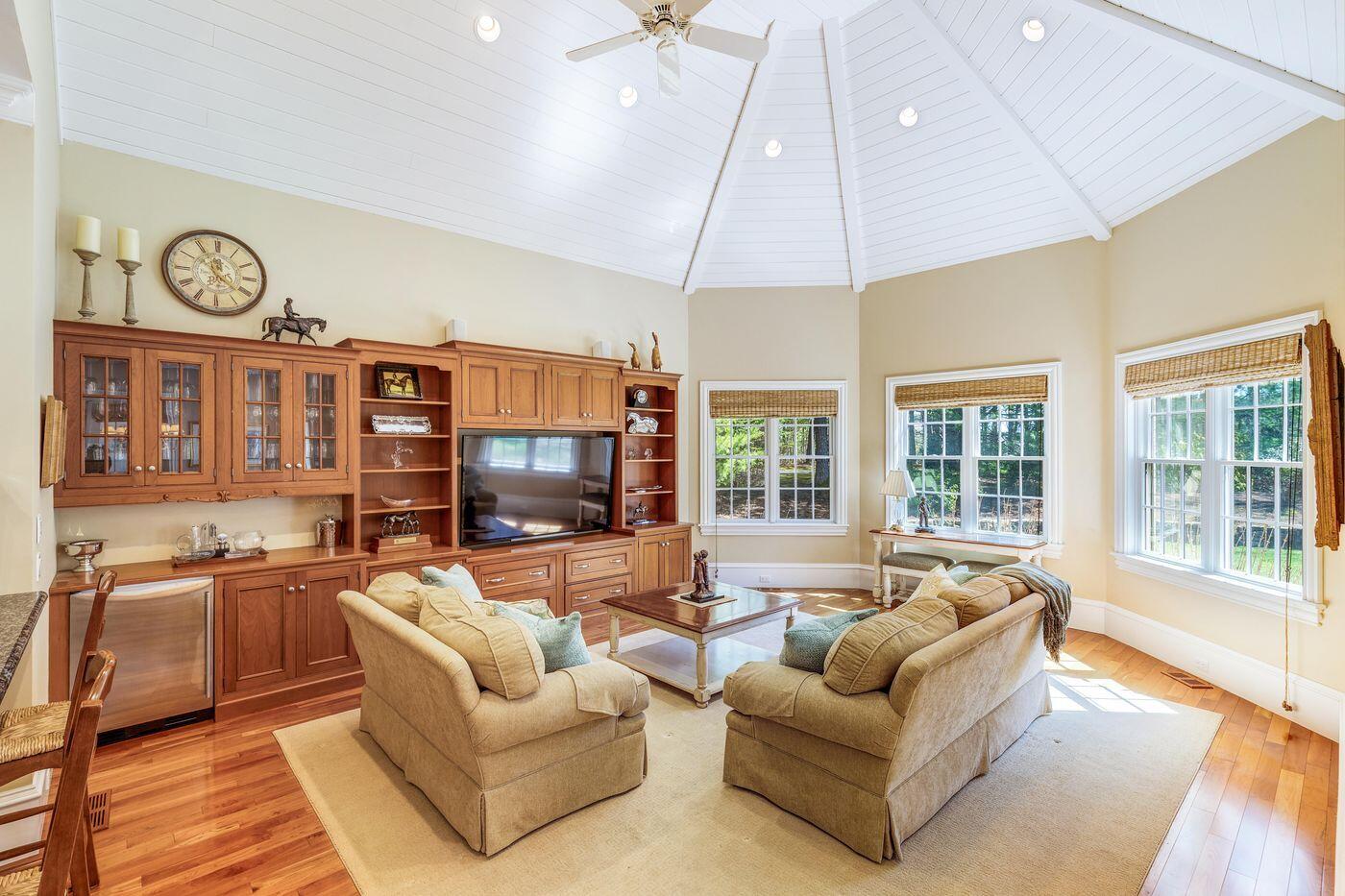 93 Oyster Way Property Photo 10