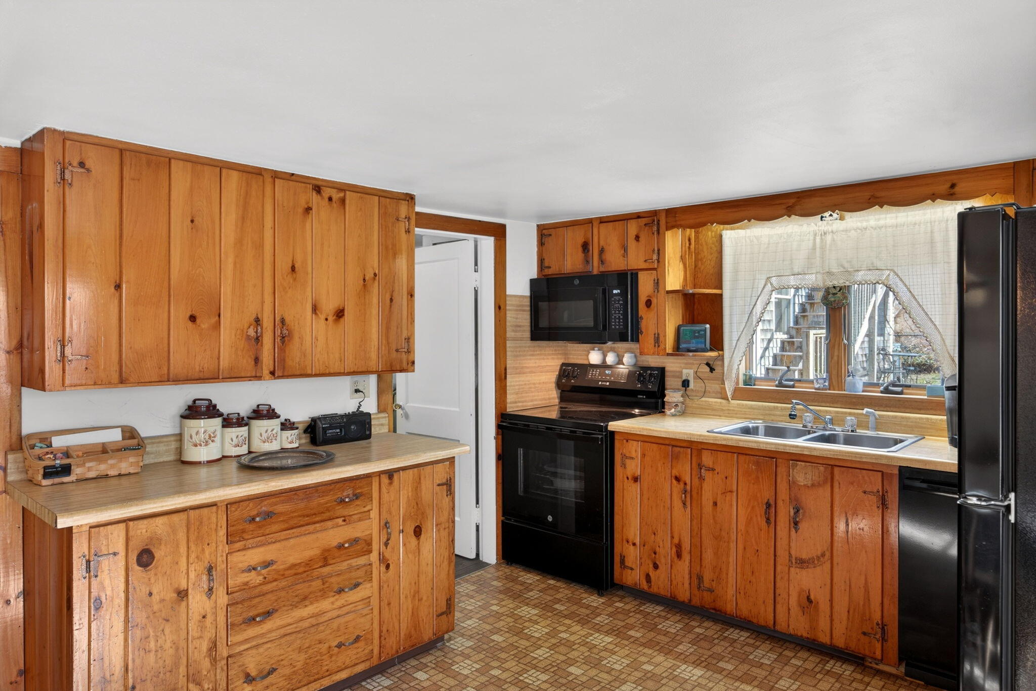 31 Conant Street Property Photo 12